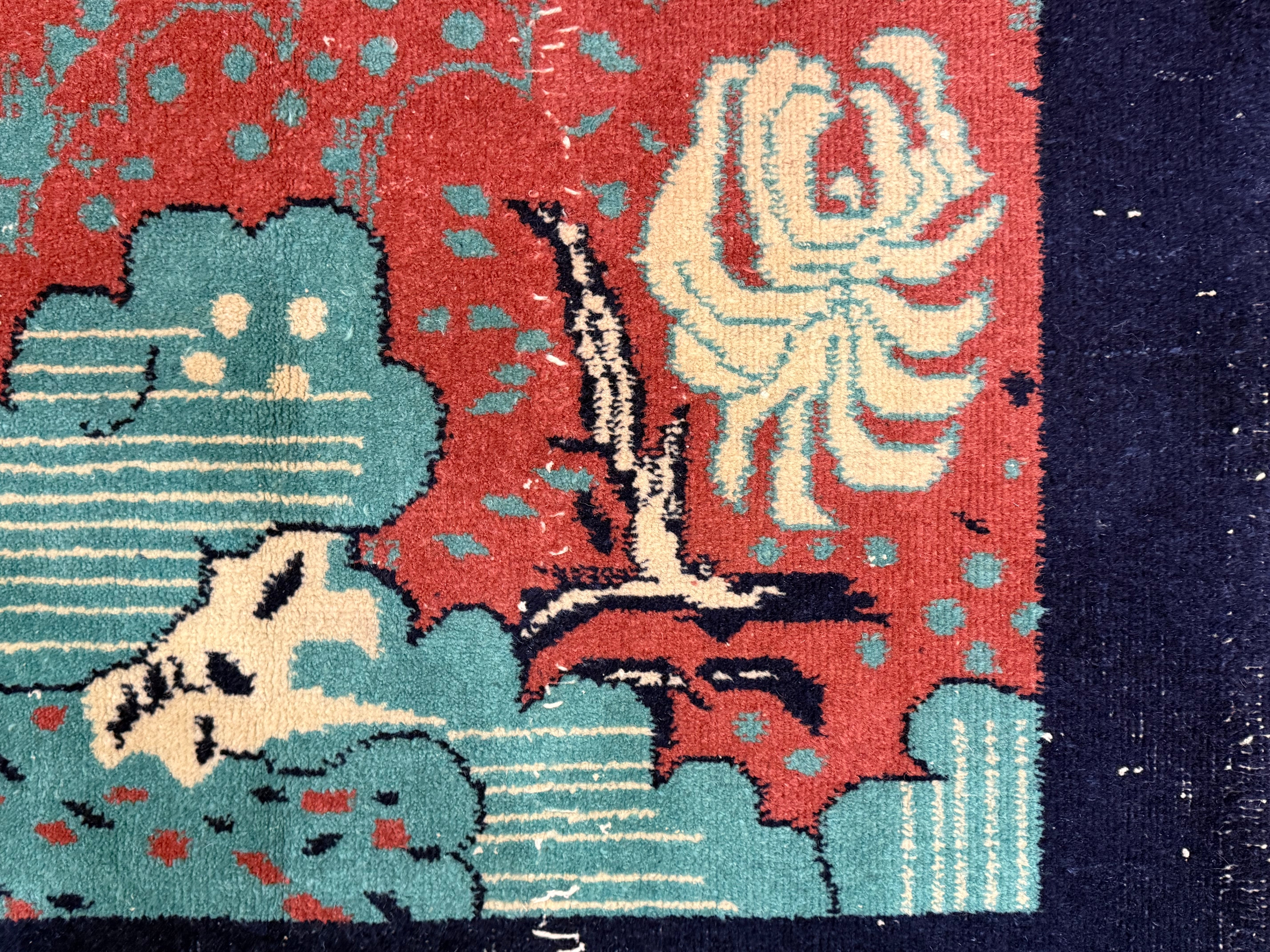 Fine Vintage Art Deco Rug 4' 0" x 6' 9''