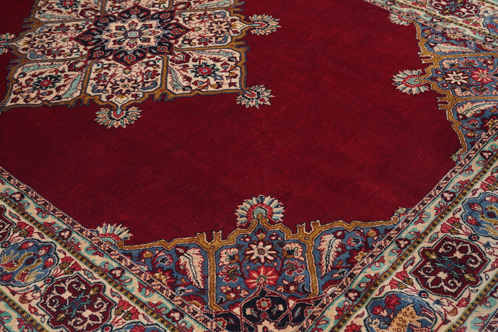 Fine Antique  Sarouk Rug 7' x 10'9''