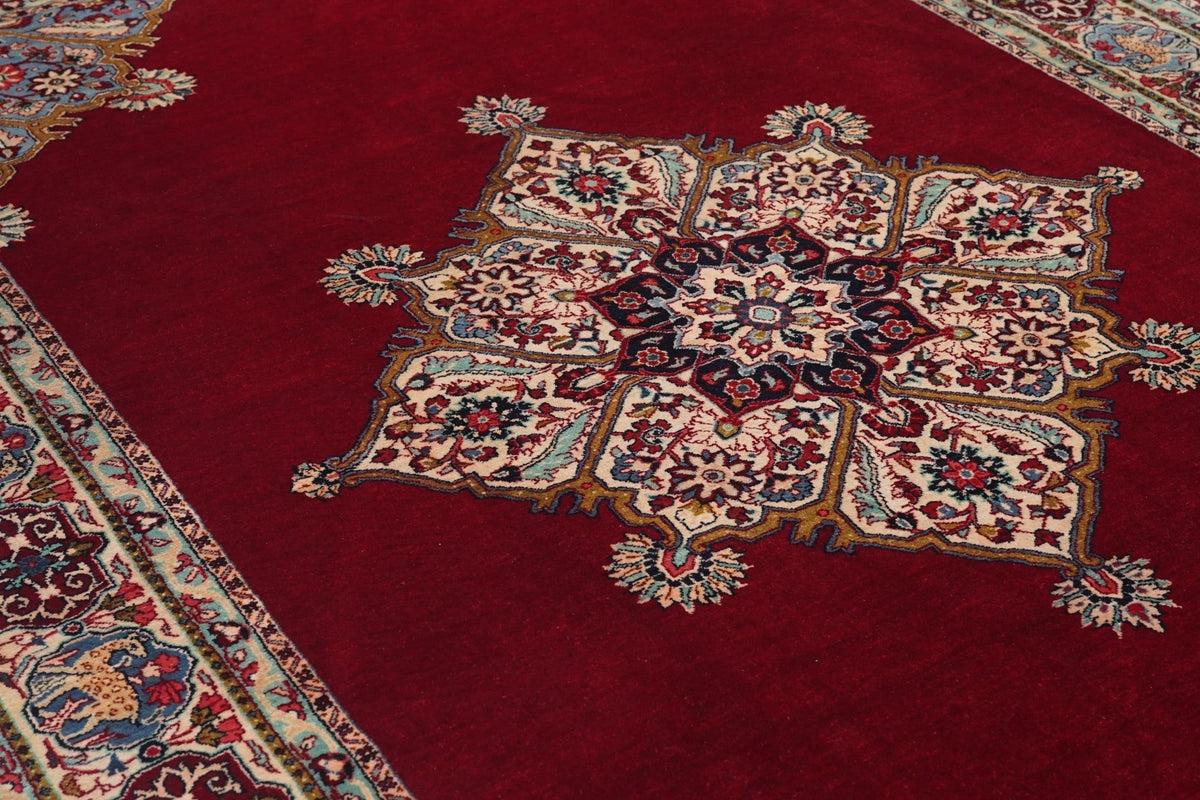 Fine Antique  Sarouk Rug 7' x 10'9''