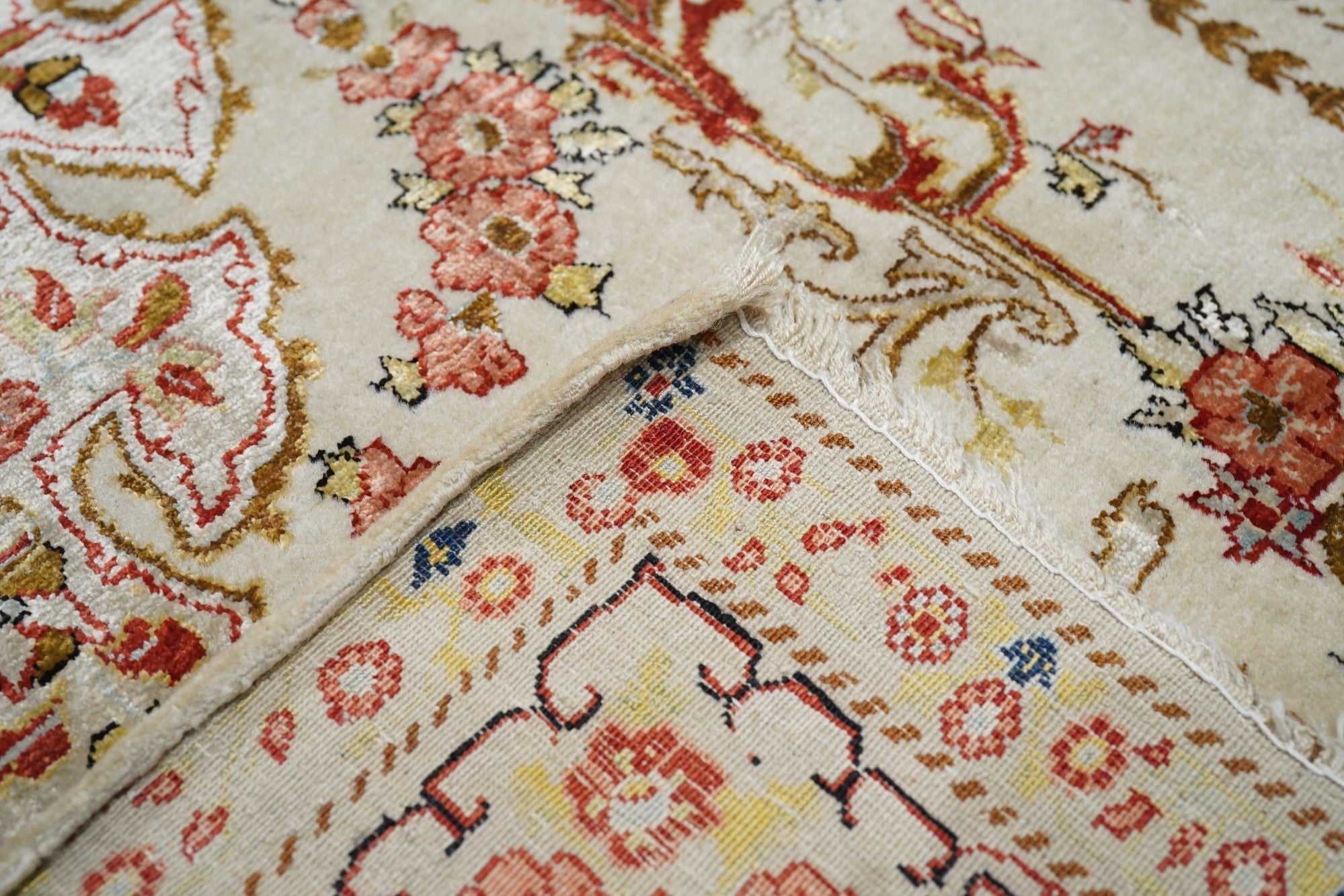 Extremely Fine Antique  Tehran Rug. Wool With all Design in Silk 3'4'' x 5'6''