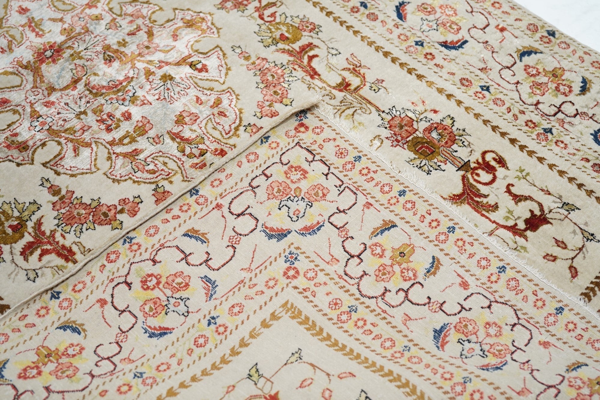 Extremely Fine Antique  Tehran Rug. Wool With all Design in Silk 3'4'' x 5'6''