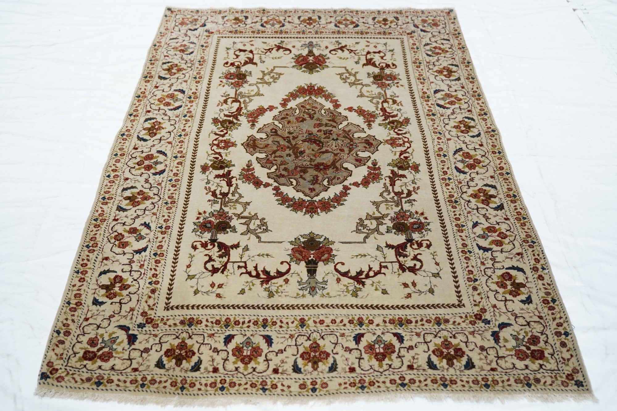 Extremely Fine Antique  Tehran Rug. Wool With all Design in Silk 3'4'' x 5'6''