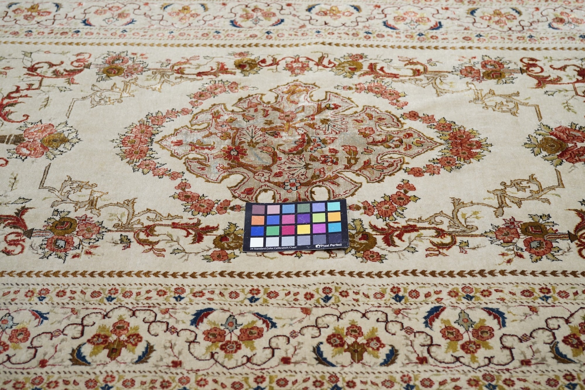 Extremely Fine Antique  Tehran Rug. Wool With all Design in Silk 3'4'' x 5'6''
