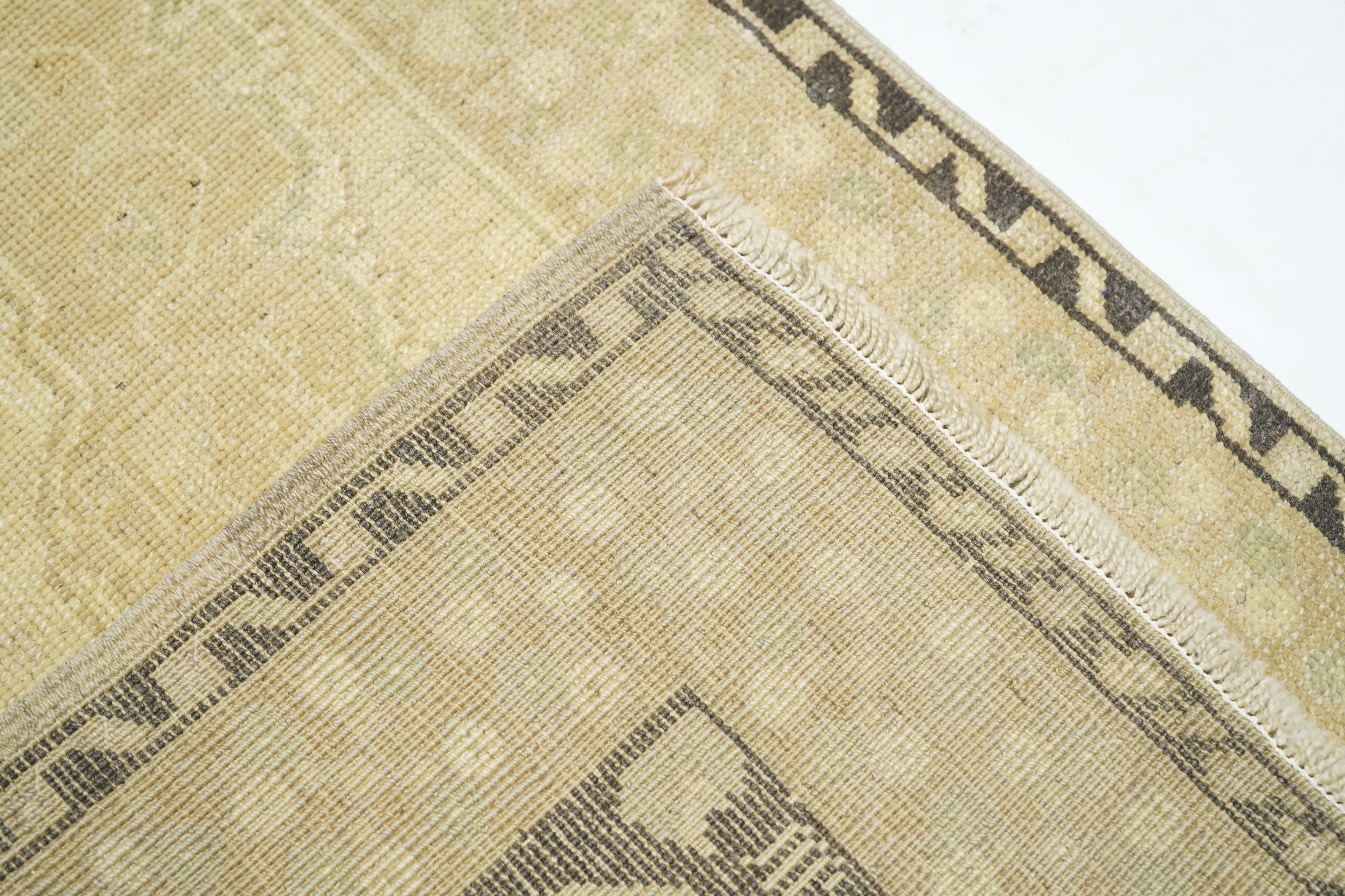 Geometric Rug 2'11'' x 5'10''