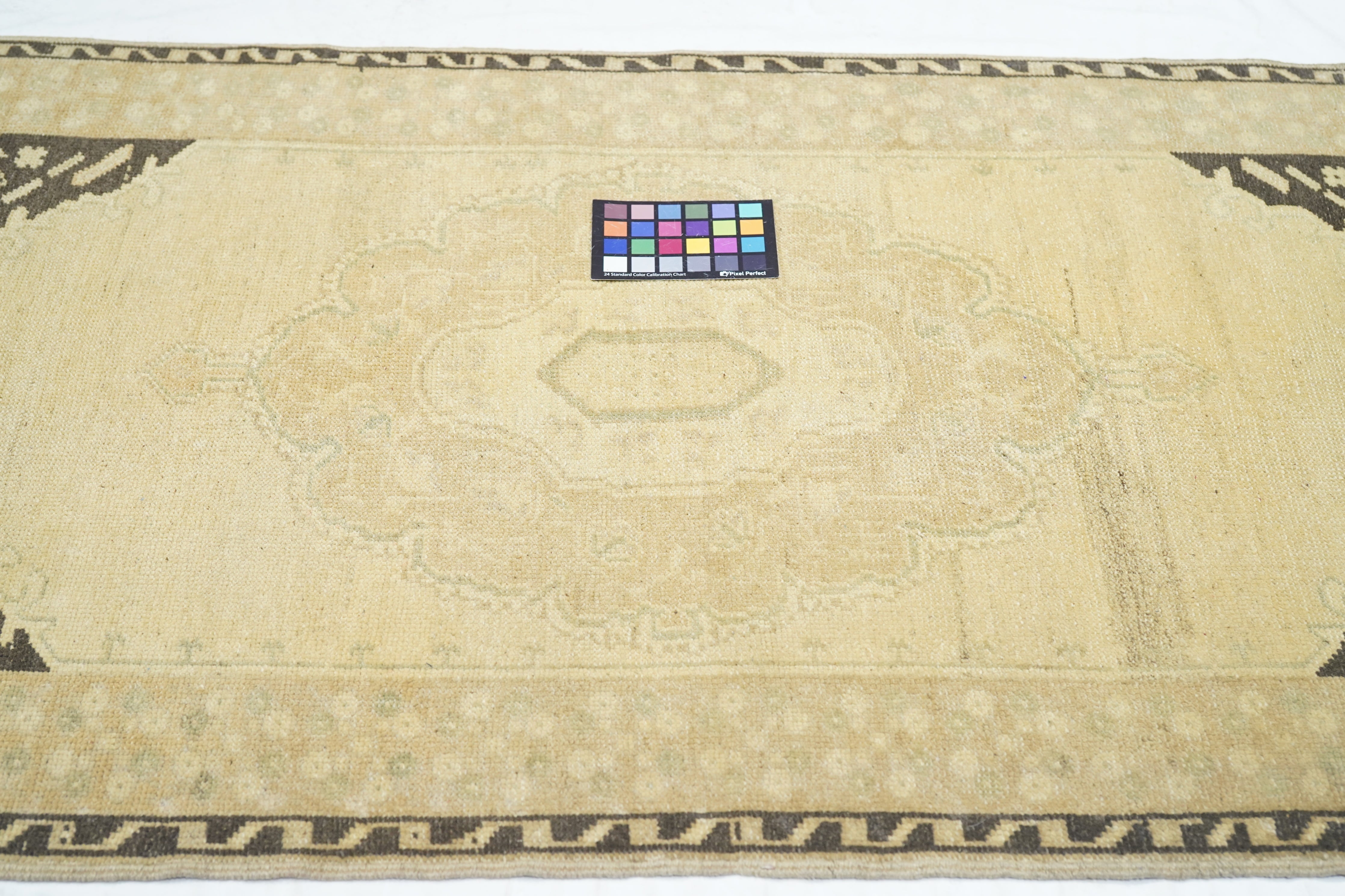 Geometric Rug 2'11'' x 5'10''