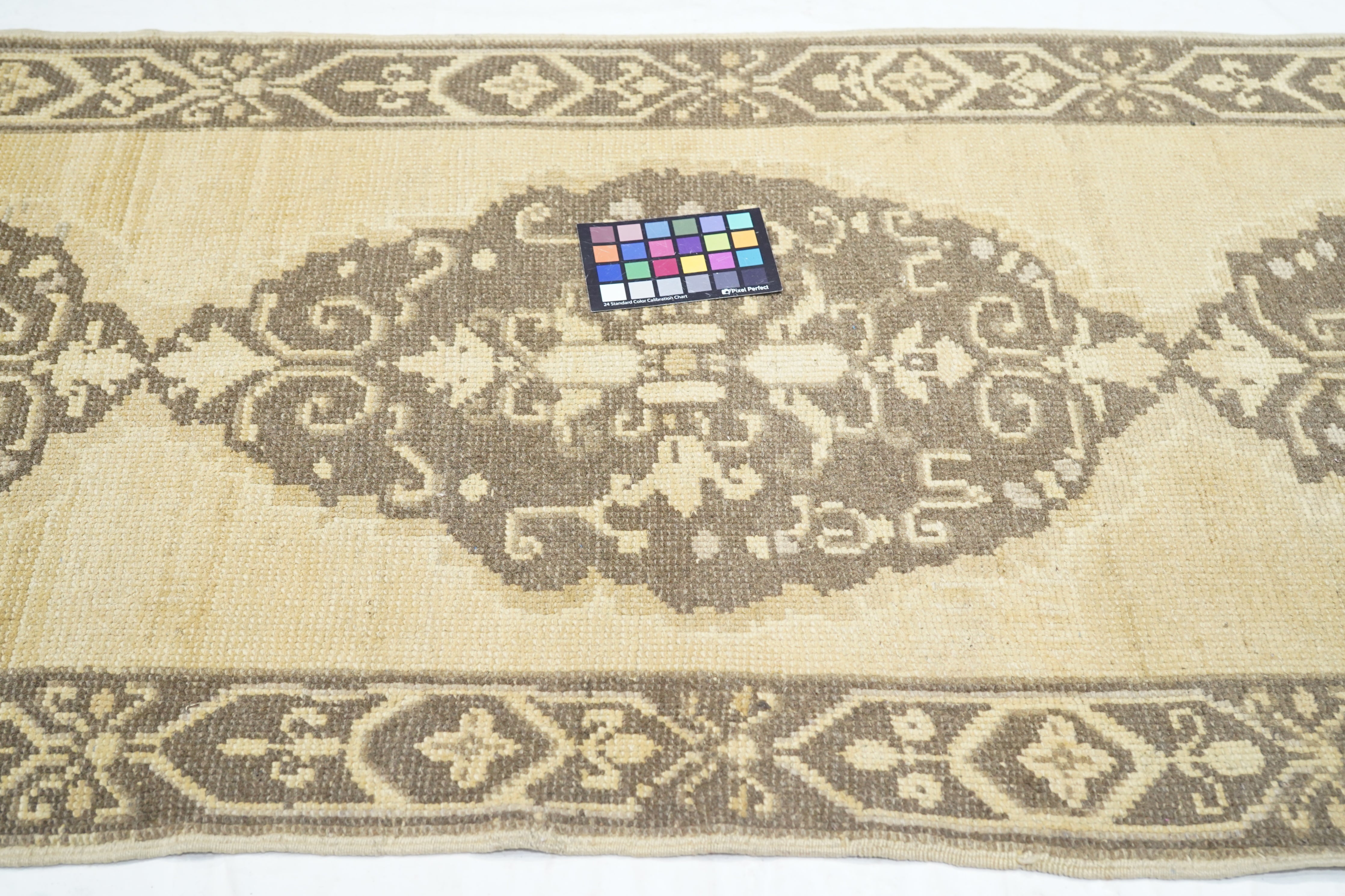 Geometric Runner 2'9'' x 8'7''