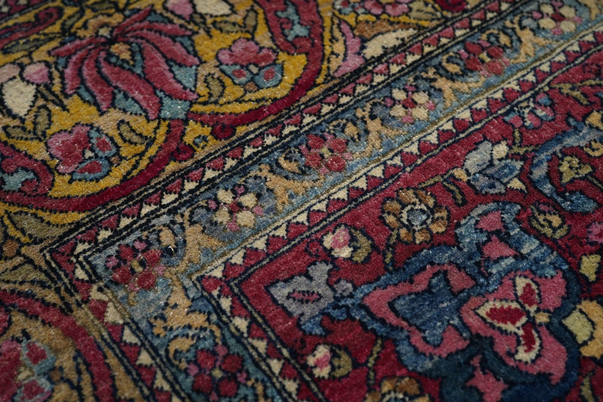 Antique Ivory Isfahan Rug 4'9'' x 7'0''