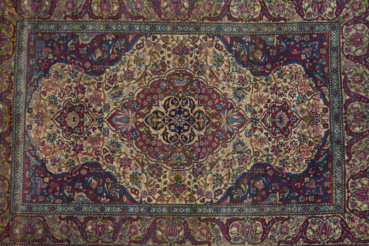 Antique Ivory Isfahan Rug 4'9'' x 7'0''