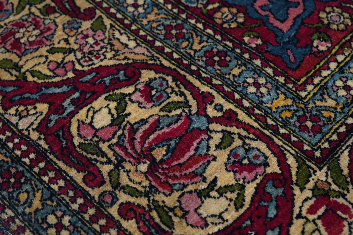 Antique Ivory Isfahan Rug 4'9'' x 7'0''
