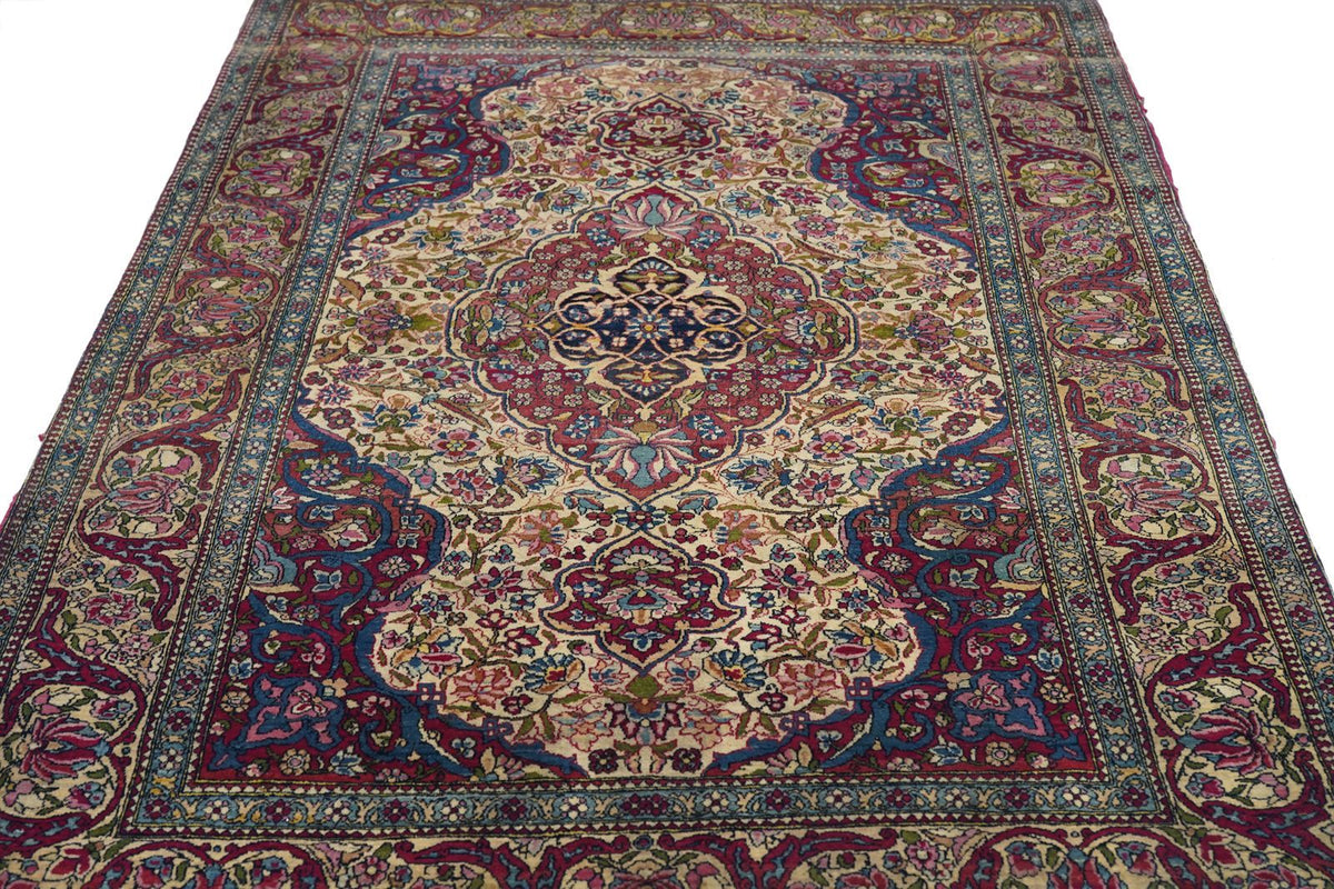 Antique Ivory Isfahan Rug 4'9'' x 7'0''
