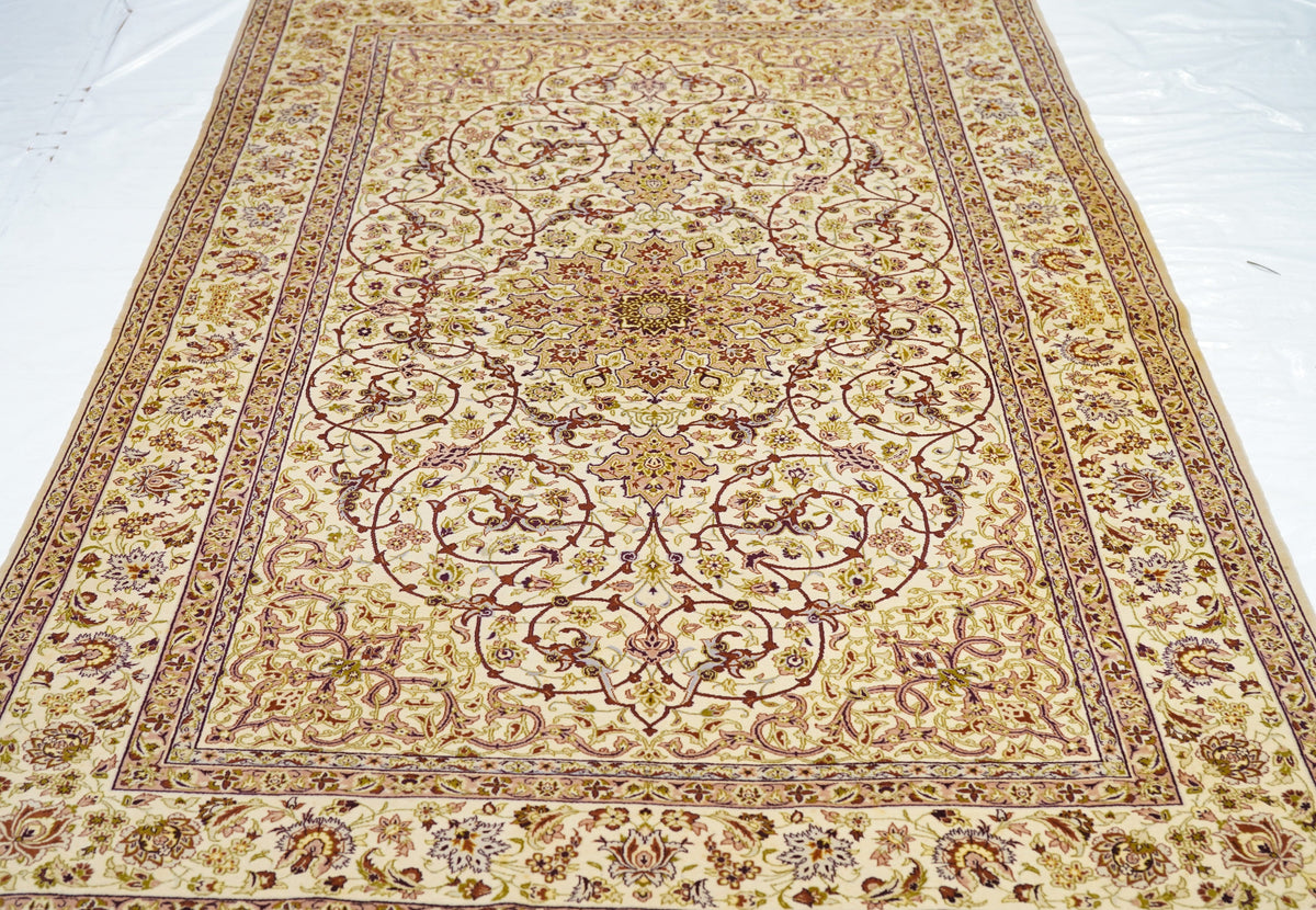 Extremely Fine  Isfahan Wool and Silk. Signed Saraf Mamoury Rug 4'10'' x 7'9''