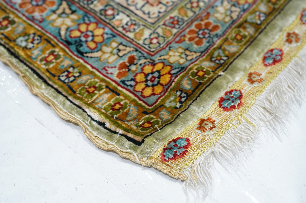 Extremely Fine Antique Silk Hereke Rug 6'6'' x 9'6''
