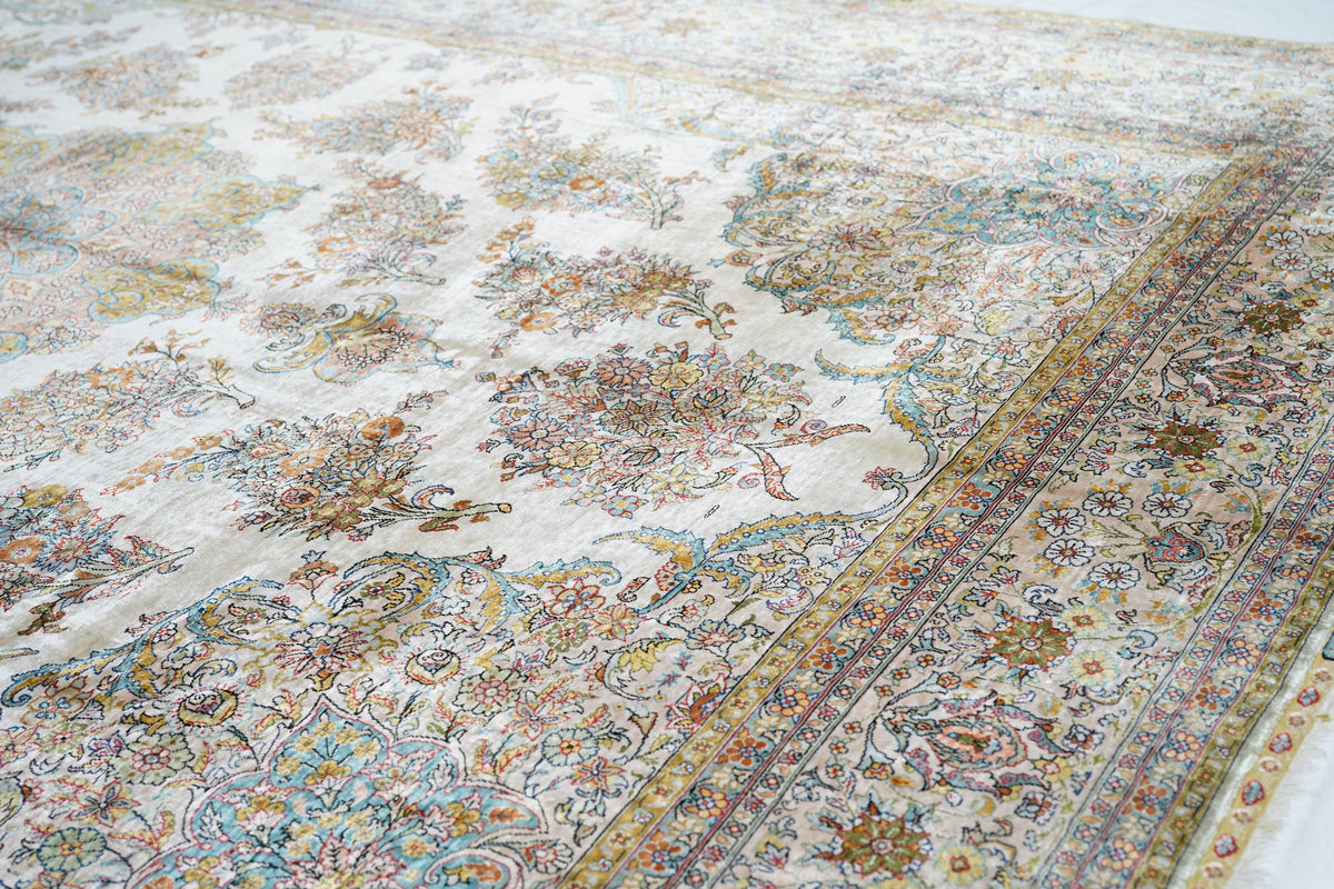 Extremely Fine Antique Silk Hereke Rug 6'6'' x 9'6''