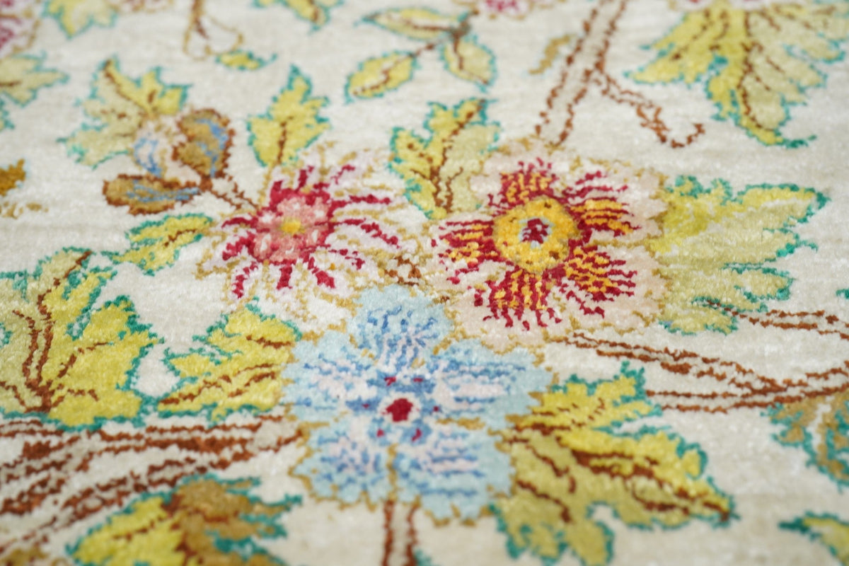 Extremely Fine Vintage Silk  Qum Rug 4'5'' x 7'0''