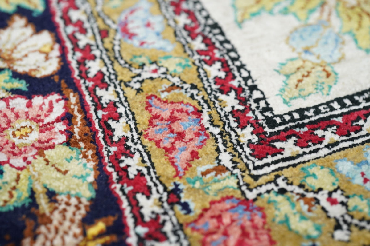 Extremely Fine Vintage Silk  Qum Rug 4'5'' x 7'0''
