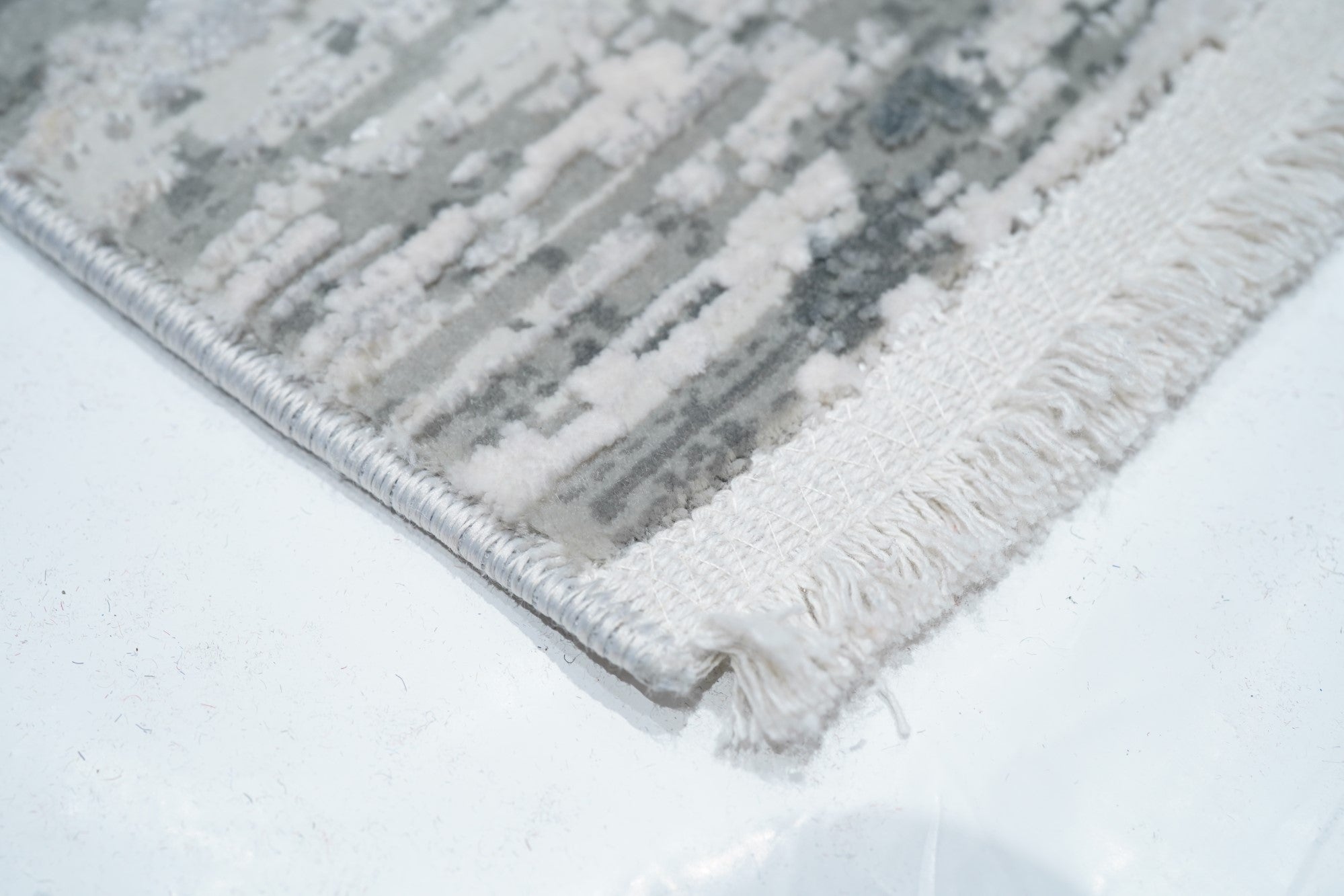 Contemporary Abstract Design Rug 6'6'' x 9'7''
