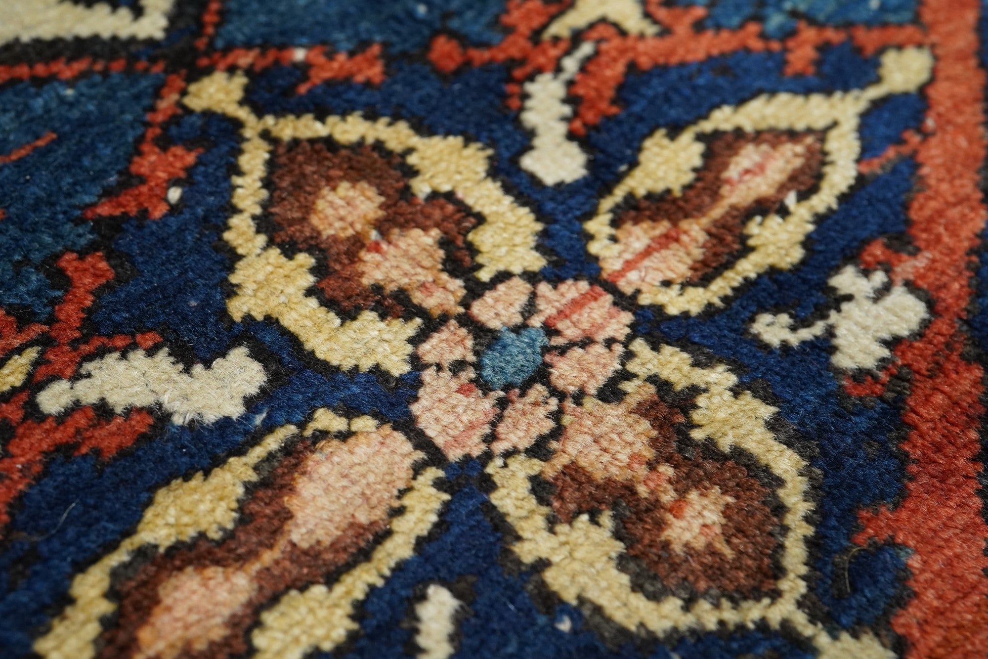 Antique Bakhtiari Rug 6'4'' x 9'6''