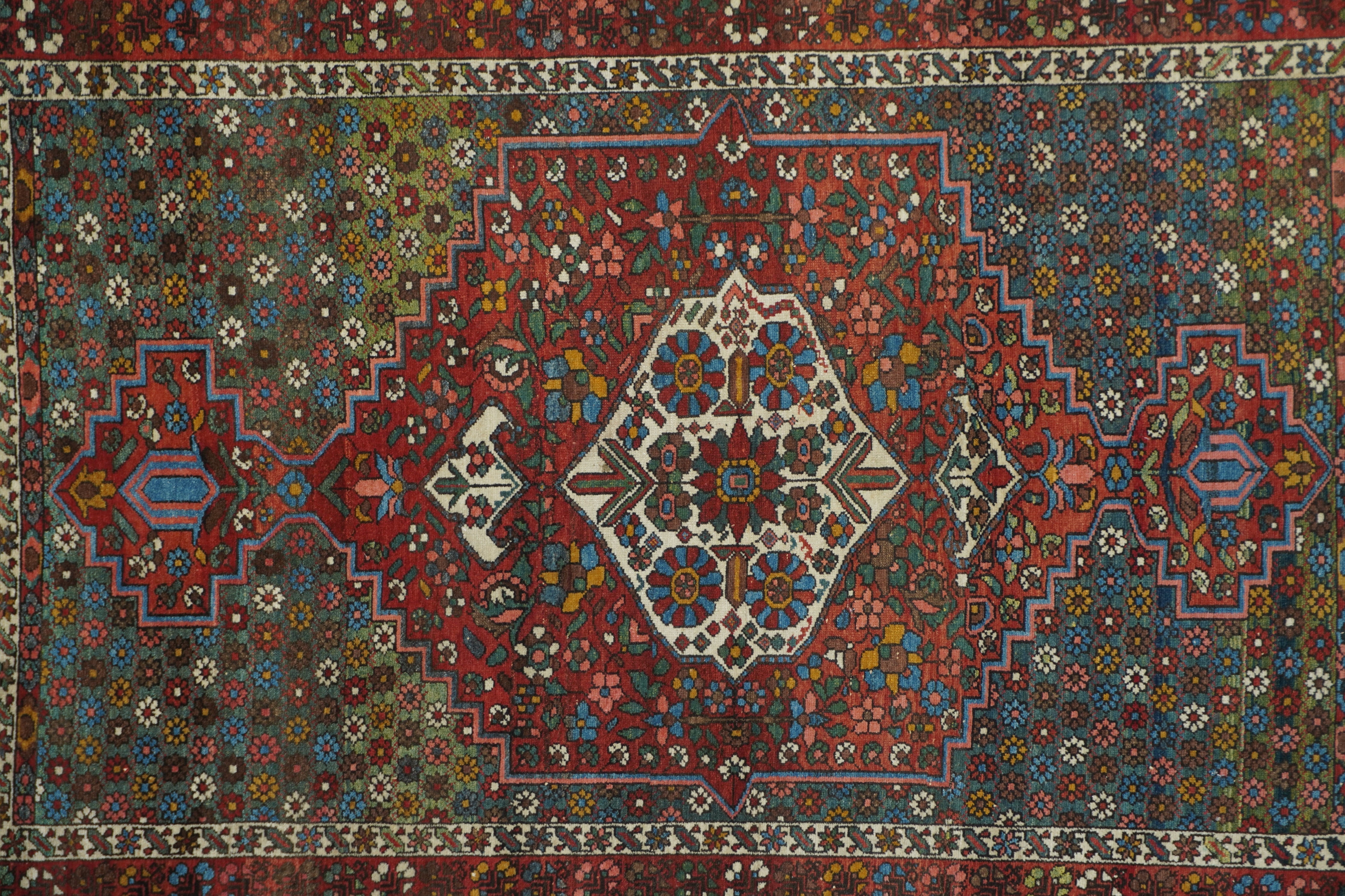 Fine Antique Bakhtiari Rug 4'4'' x 6'8''