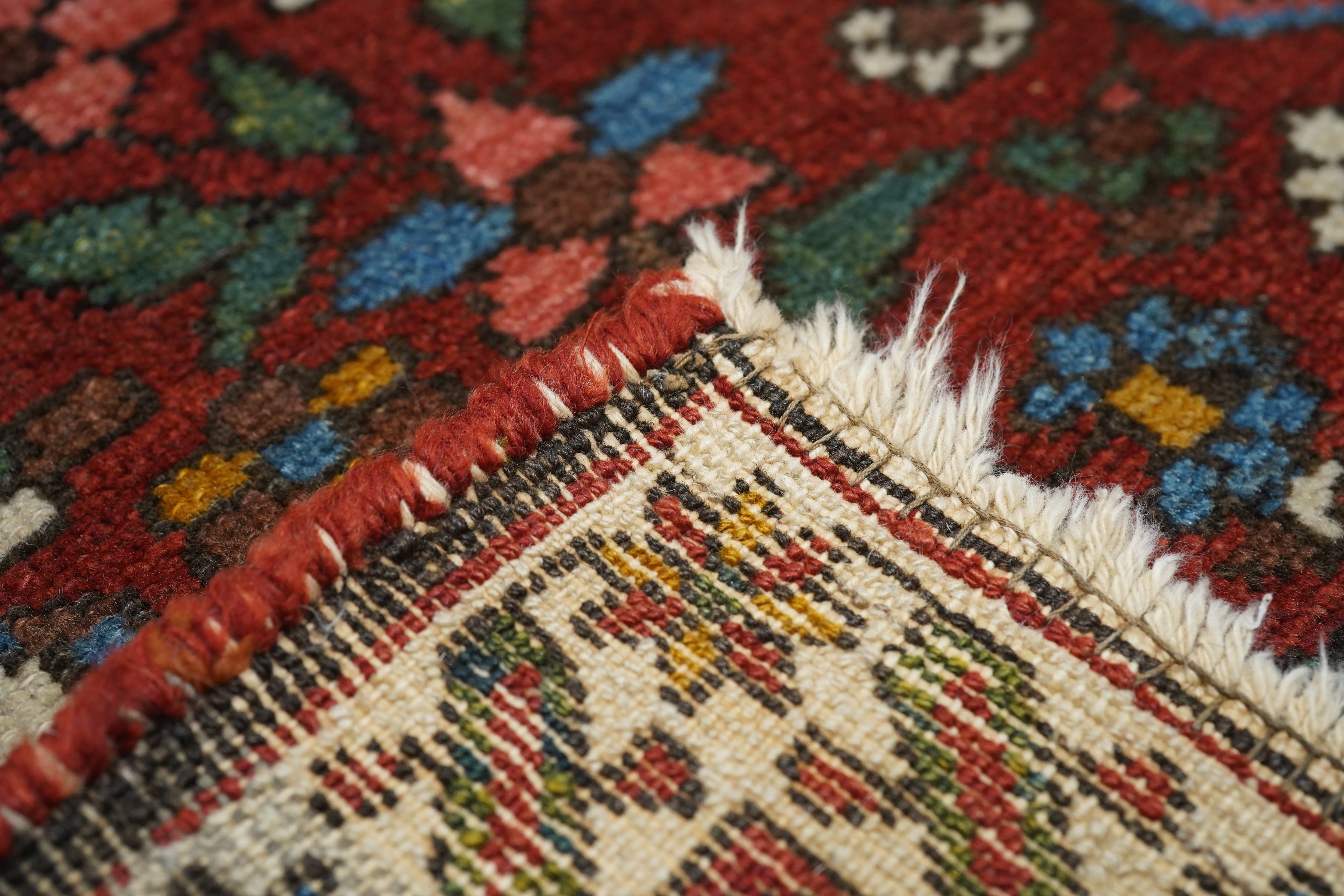 Fine Antique Bakhtiari Rug 4'4'' x 6'8''