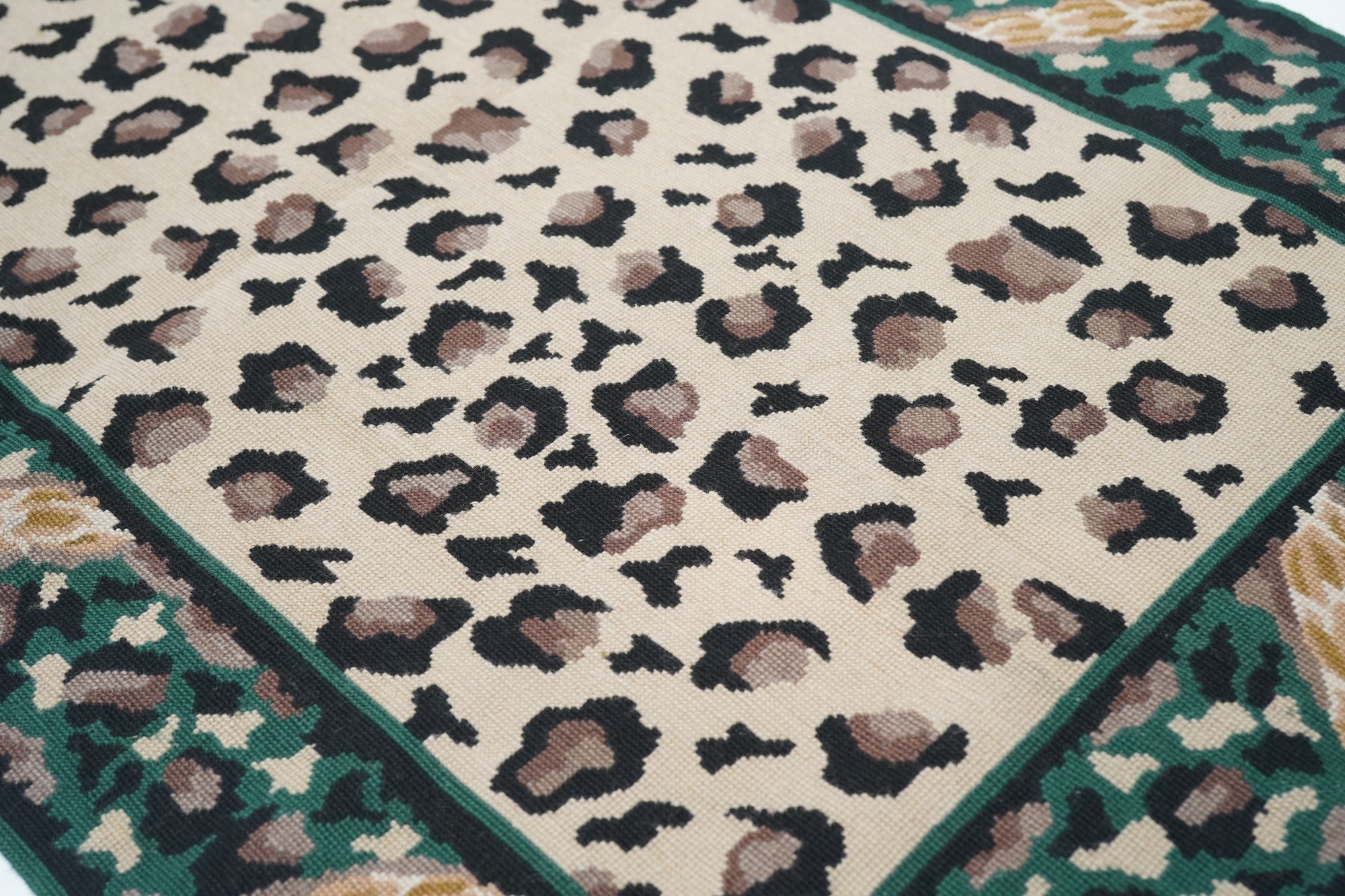 Hand Knotted Needle Point Wool Rug 2'6'' x 9'11''