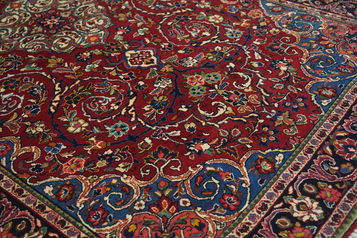 Fine Antique  Sarouk Rug 4'2'' x 6'6''