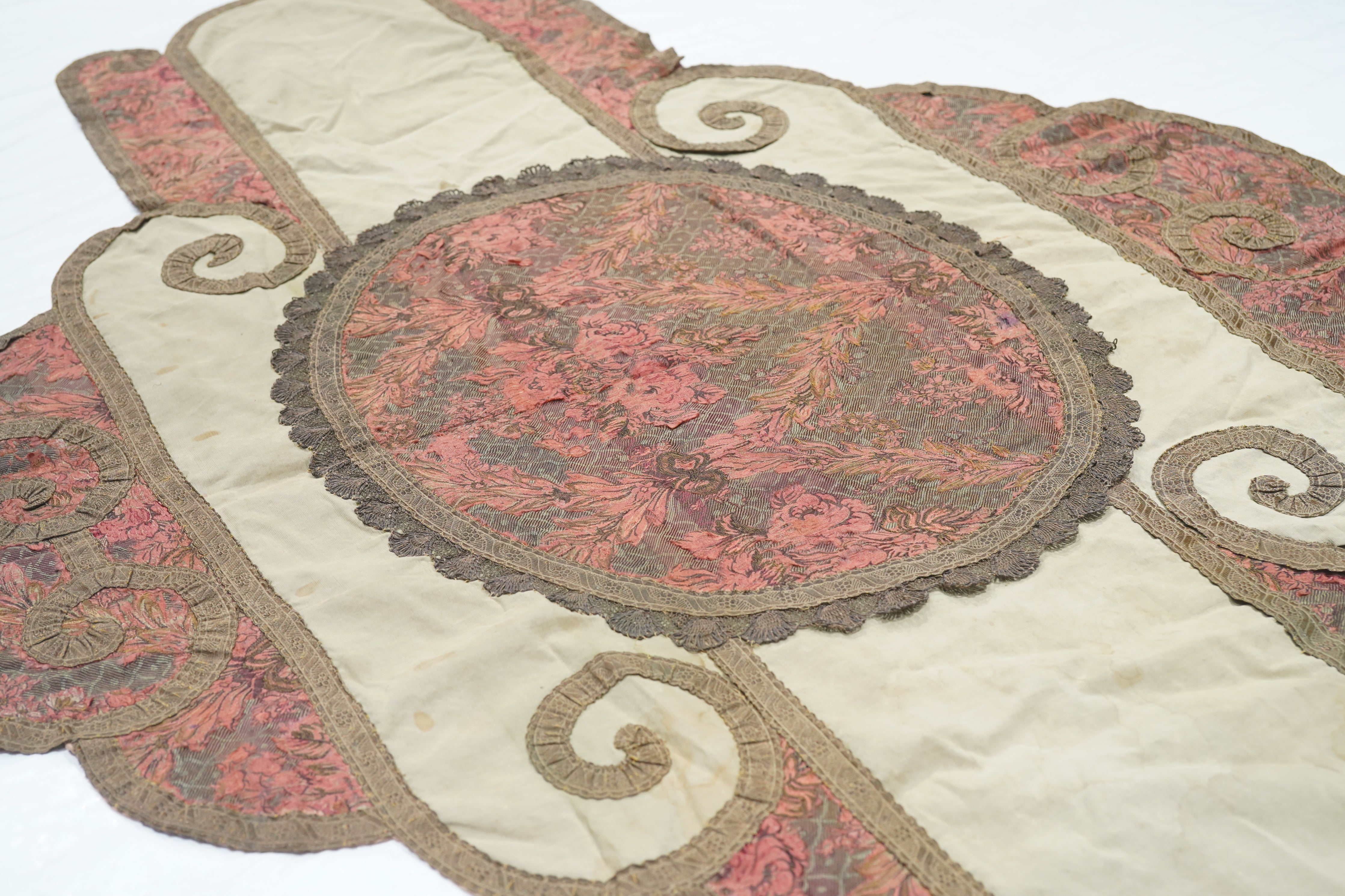 French Inbrodery Rug 4'1'' x 6'0"
