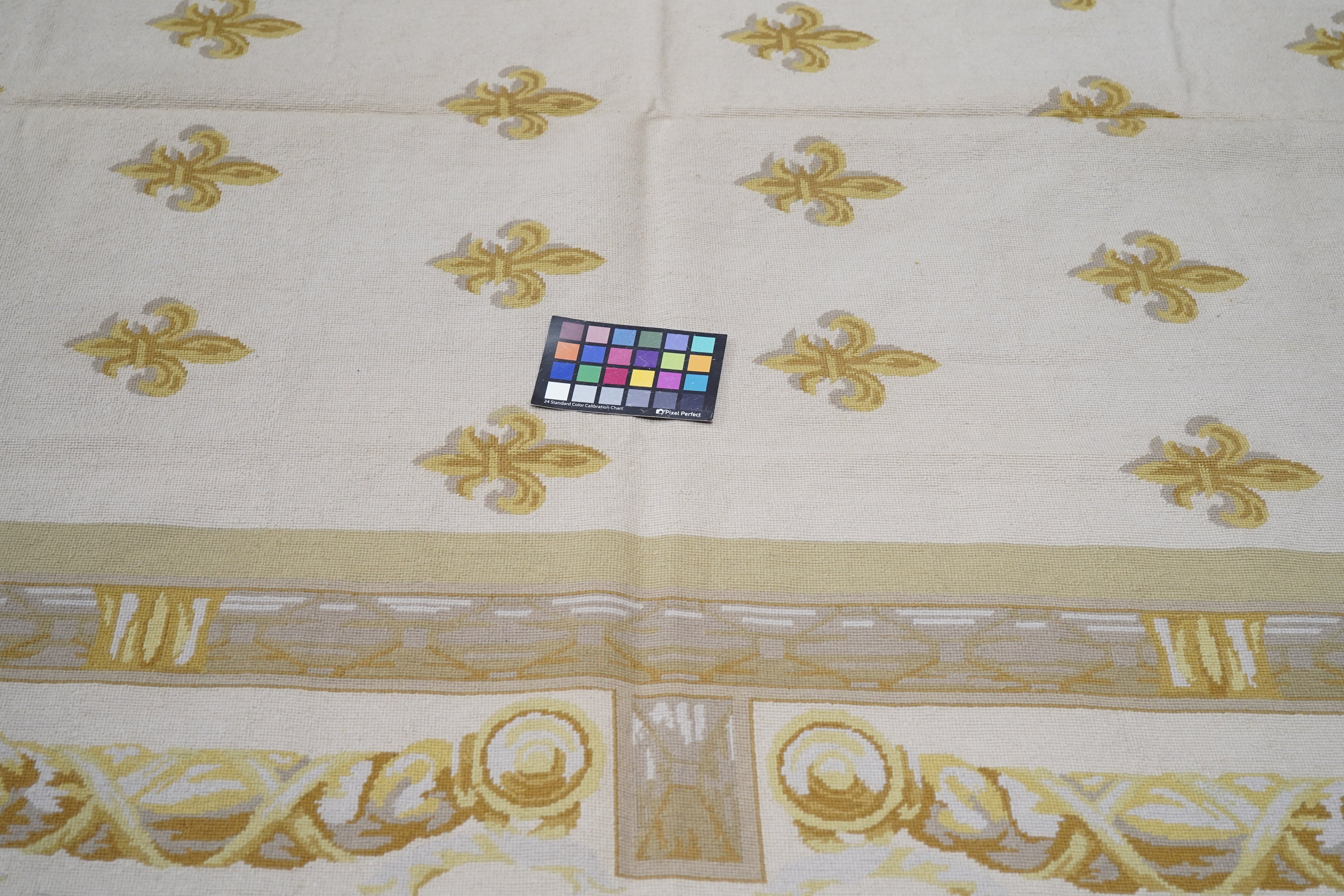 French Aubusson Design Rug 6'0" x 9'0"