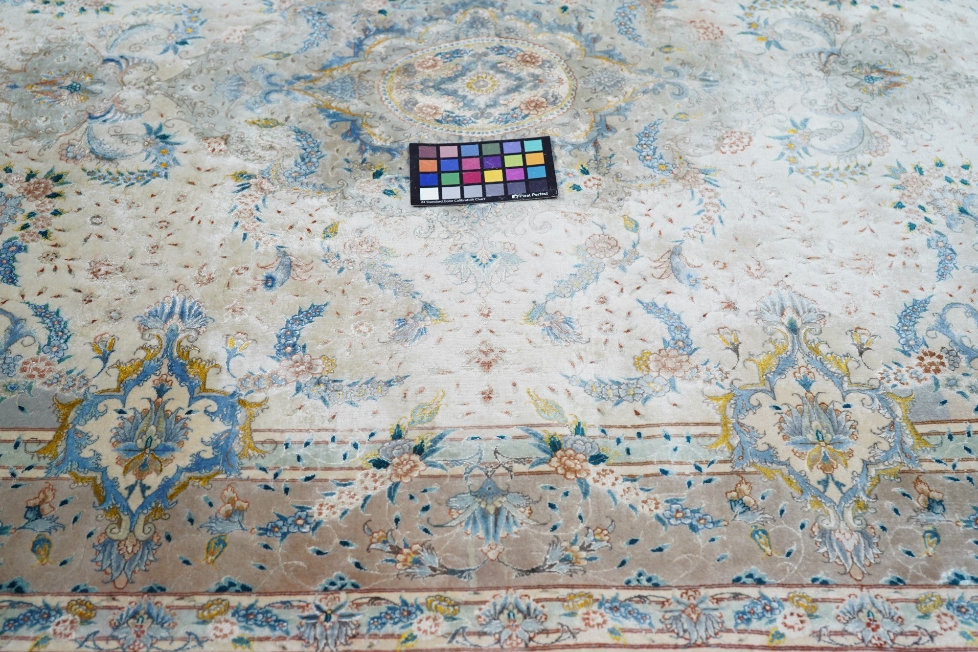 Extremely Fine Vintage  Tabriz Rug 4'2'' x 6'7''