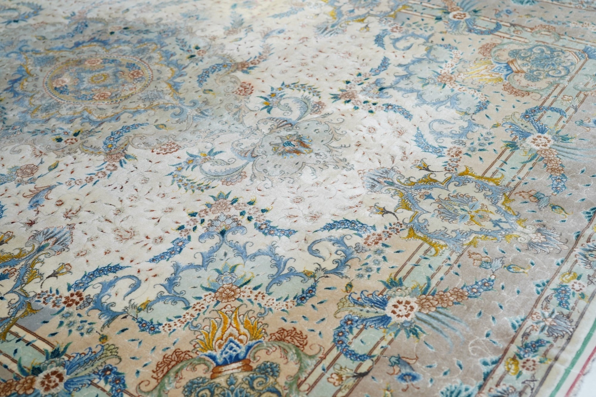 Extremely Fine Vintage  Tabriz Rug 4'2'' x 6'7''