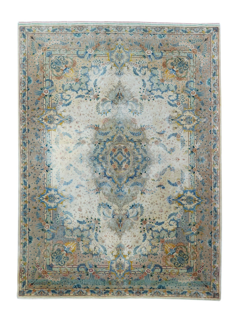 Extremely Fine Vintage  Tabriz Rug 4'2'' x 6'7''