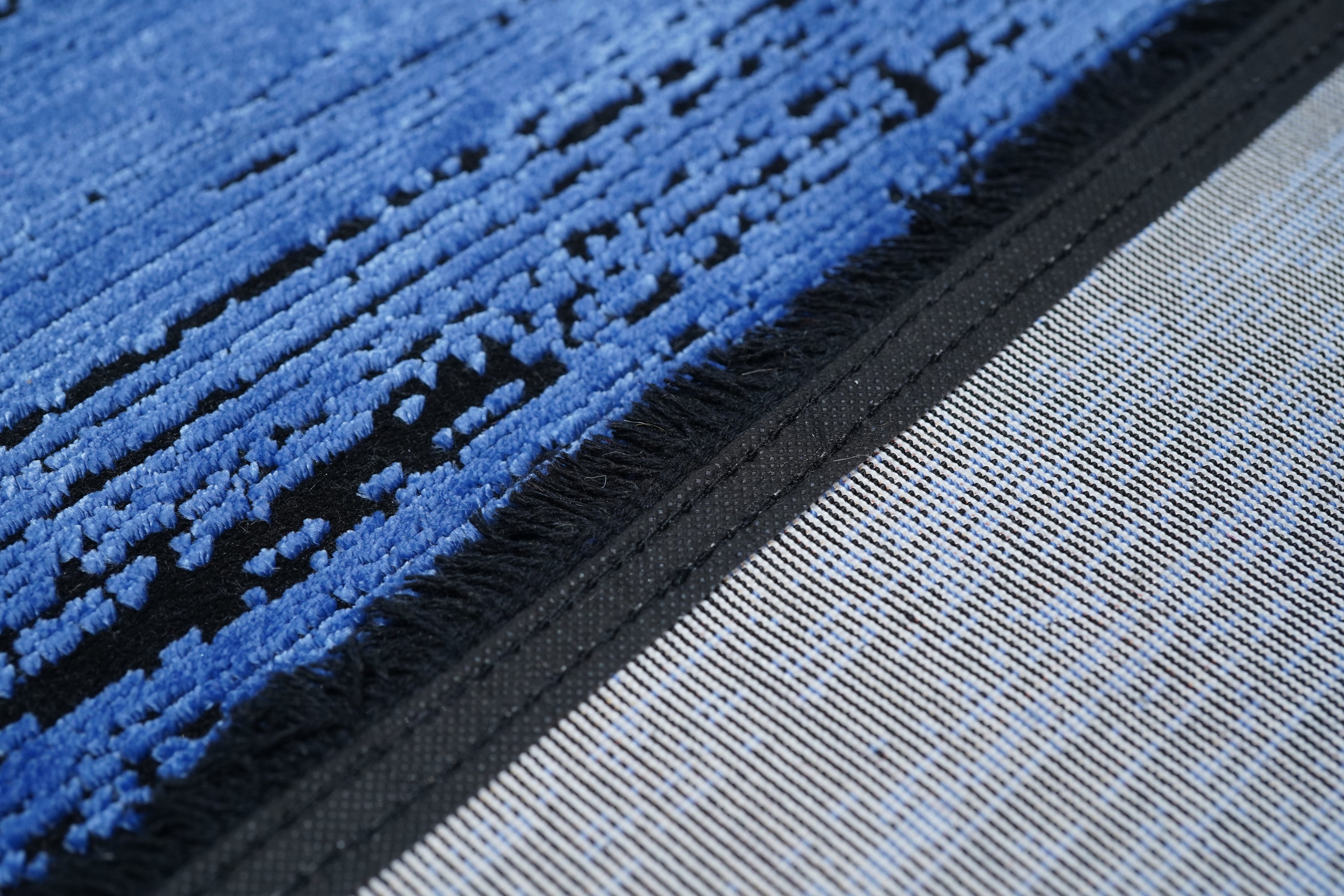 Modern Design Rug 2'9'' x 4'11''