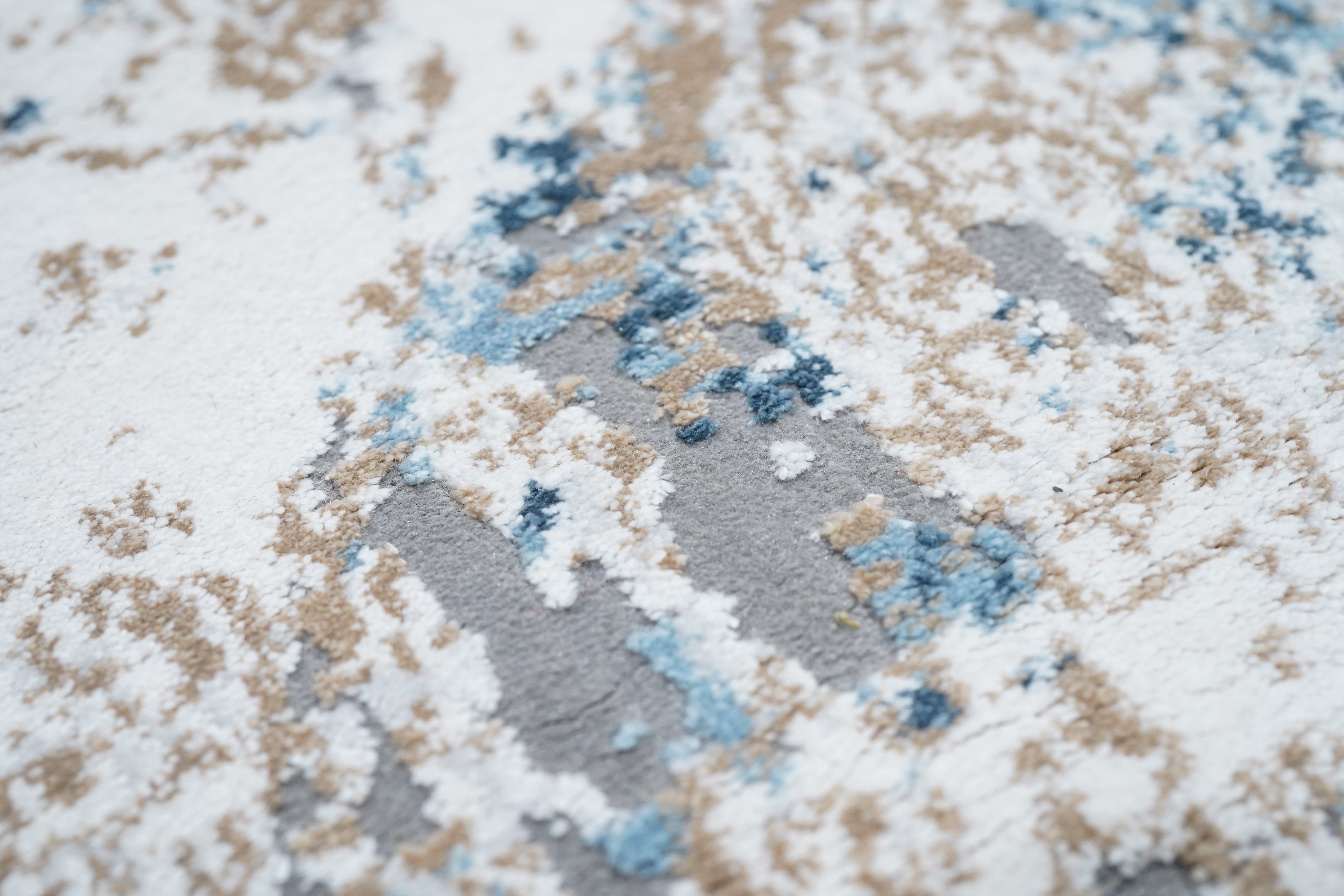 Modern Design Rug 2'9'' x 4'11''