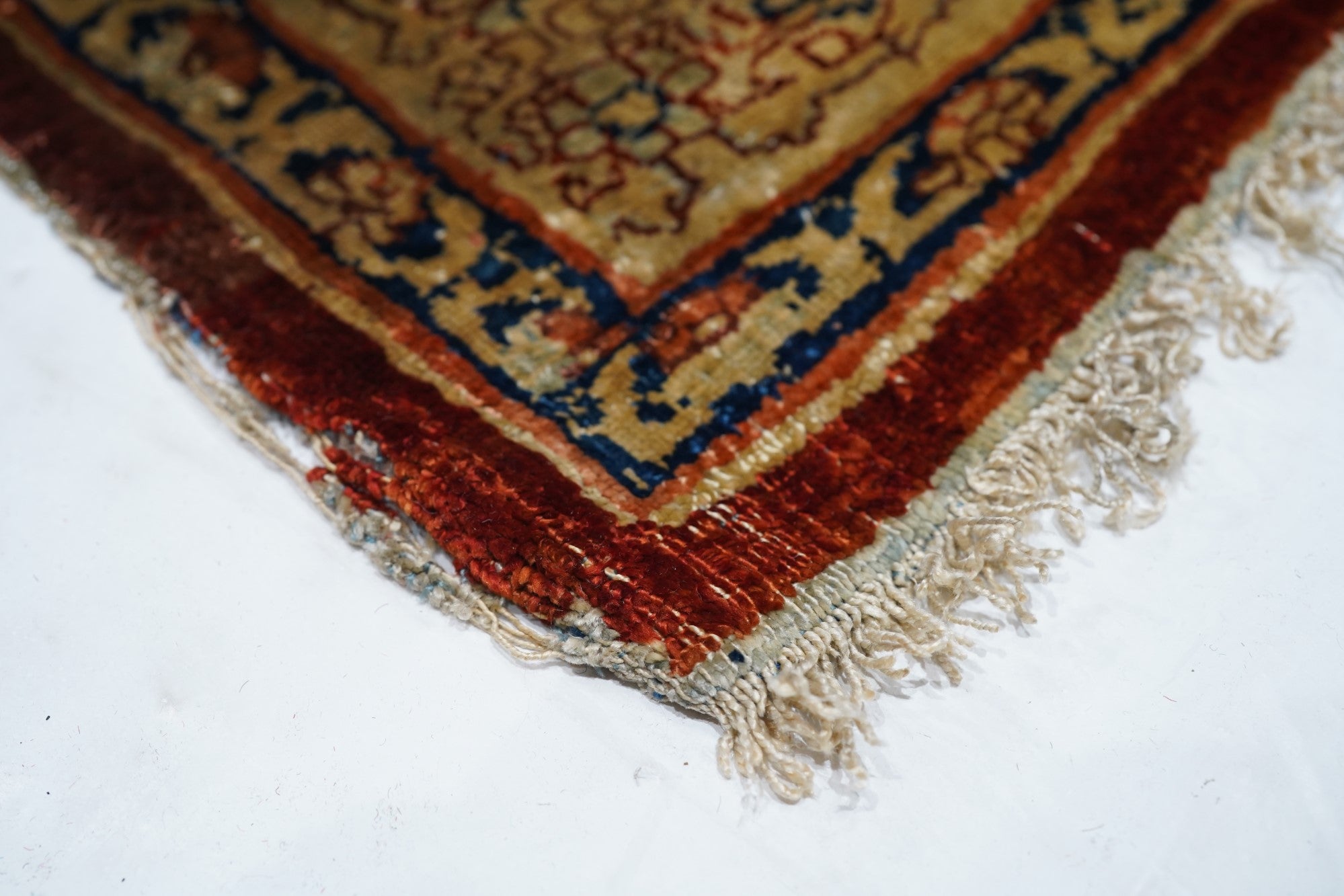 Antique Silk Heriz Rug 4'7'' x 6'1''
