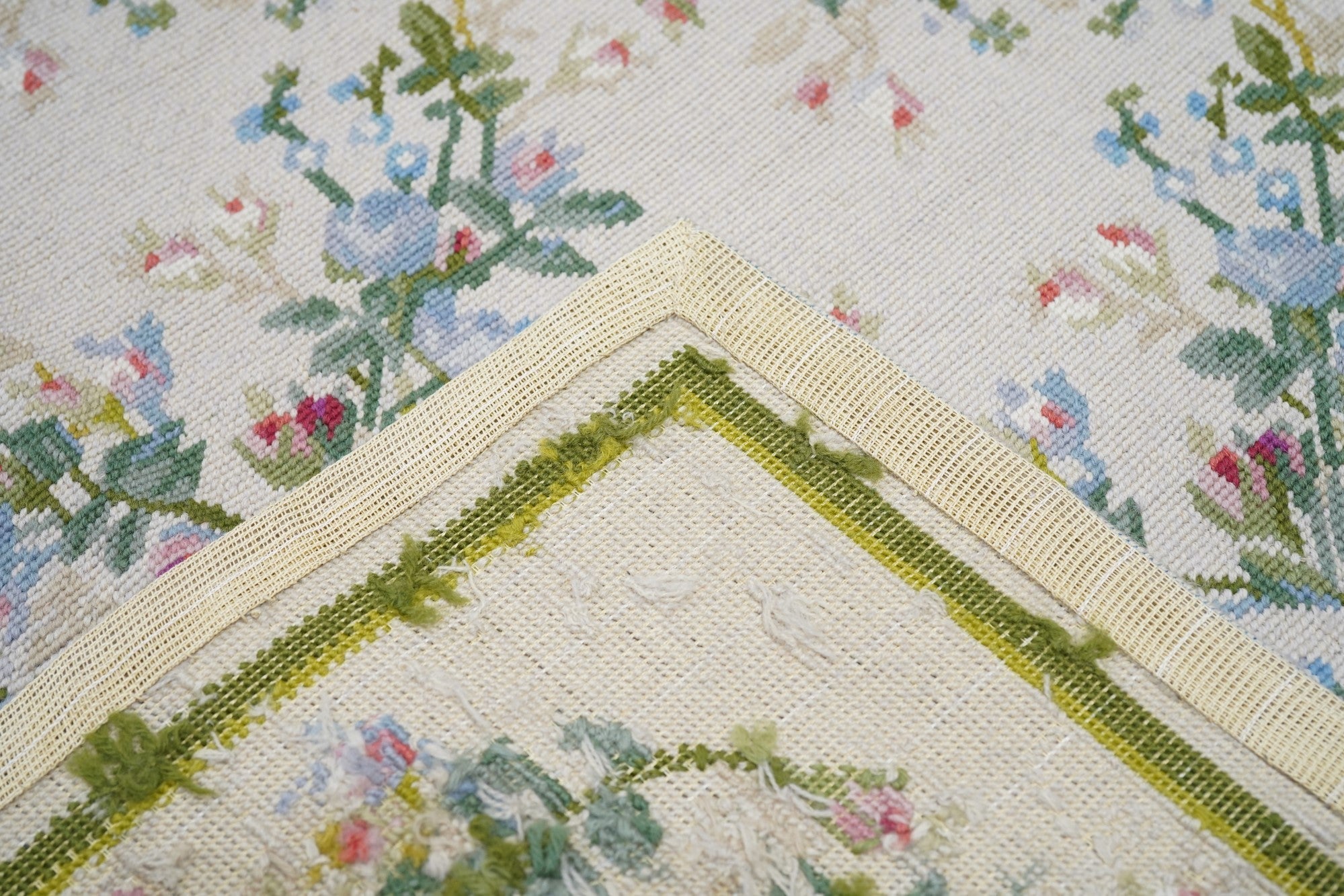 French Aubusson Design Rug 6'0" x 9'0"