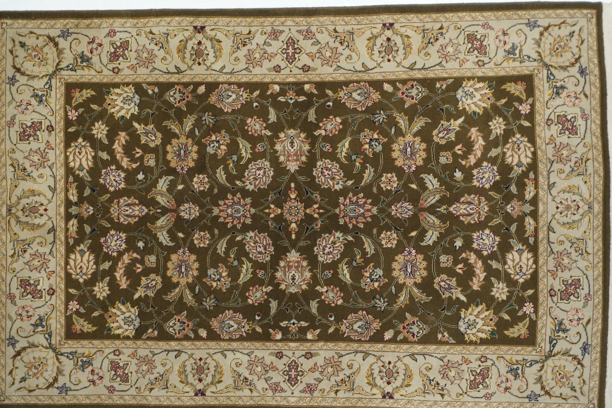 Tabriz Design Rug 3'9'' x 5'9"