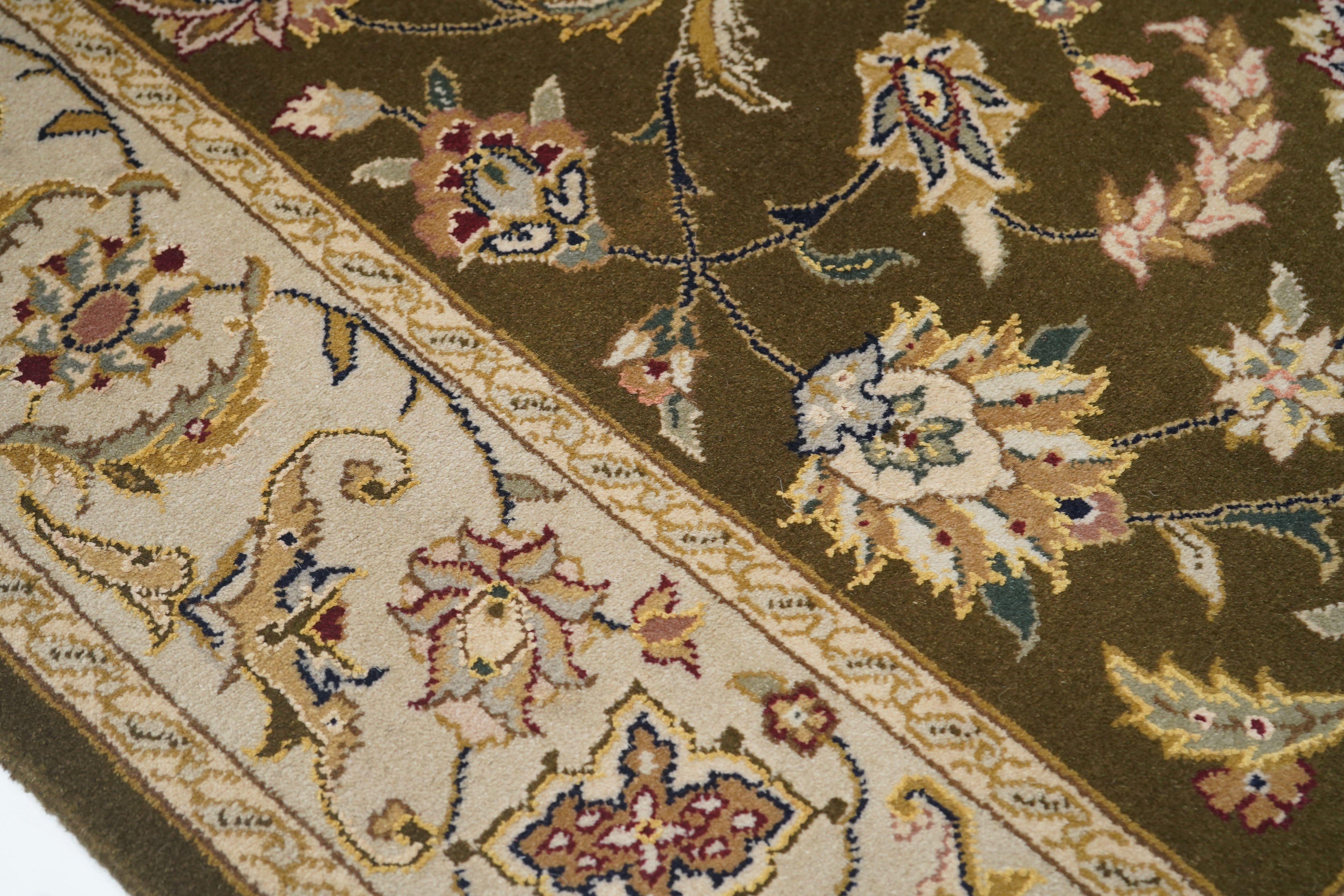 Tabriz Design Rug 3' 9" x 5' 9''