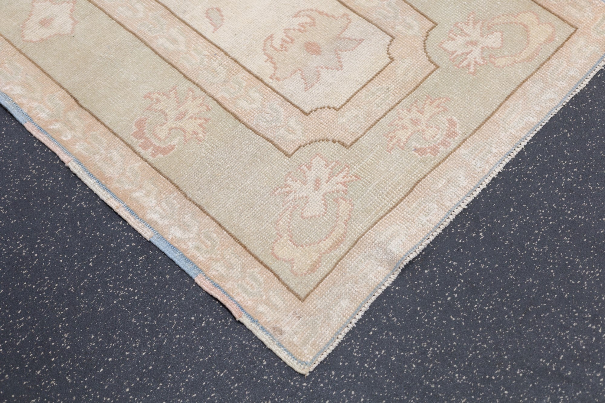 Oushak Rug 2'8'' x 4'7''