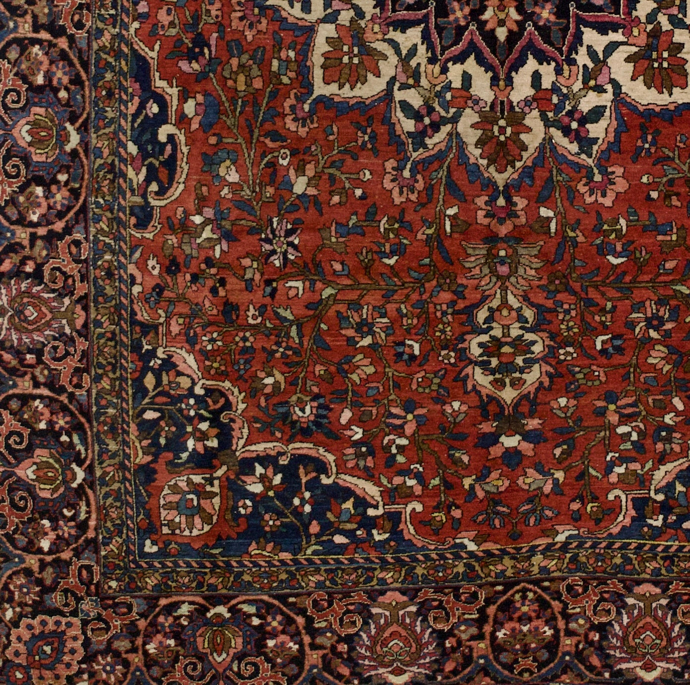 Fine Antique Bakhtiari Rug 7' 0" x 10' 3''