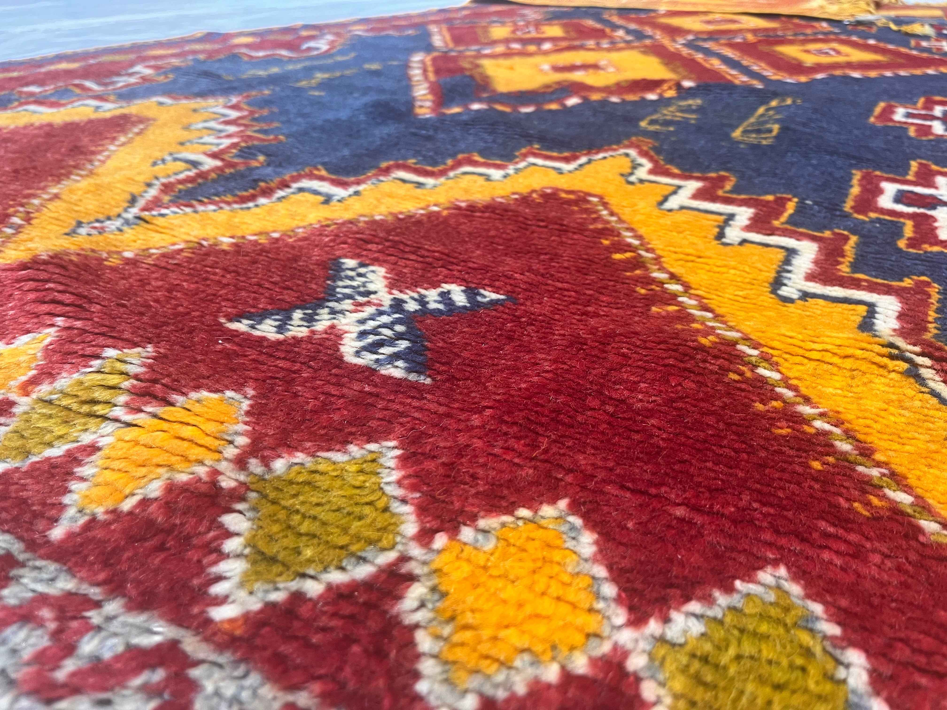 Fine Antique Moroccan Wool Rug 4' 9" x 9' 6''