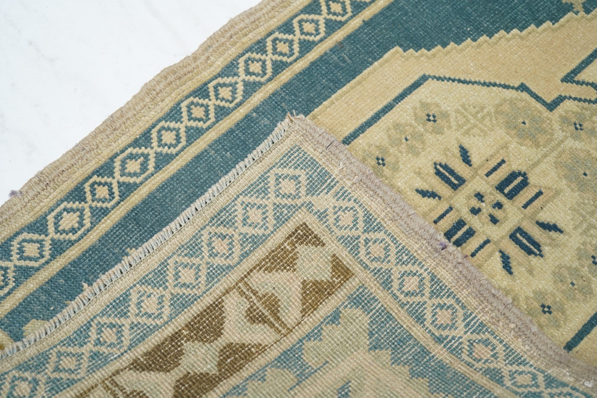 Turkish Rug 2'1'' x 3'5''