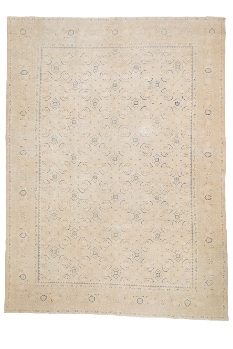 Fine Antique  Tabriz Rug 9'10