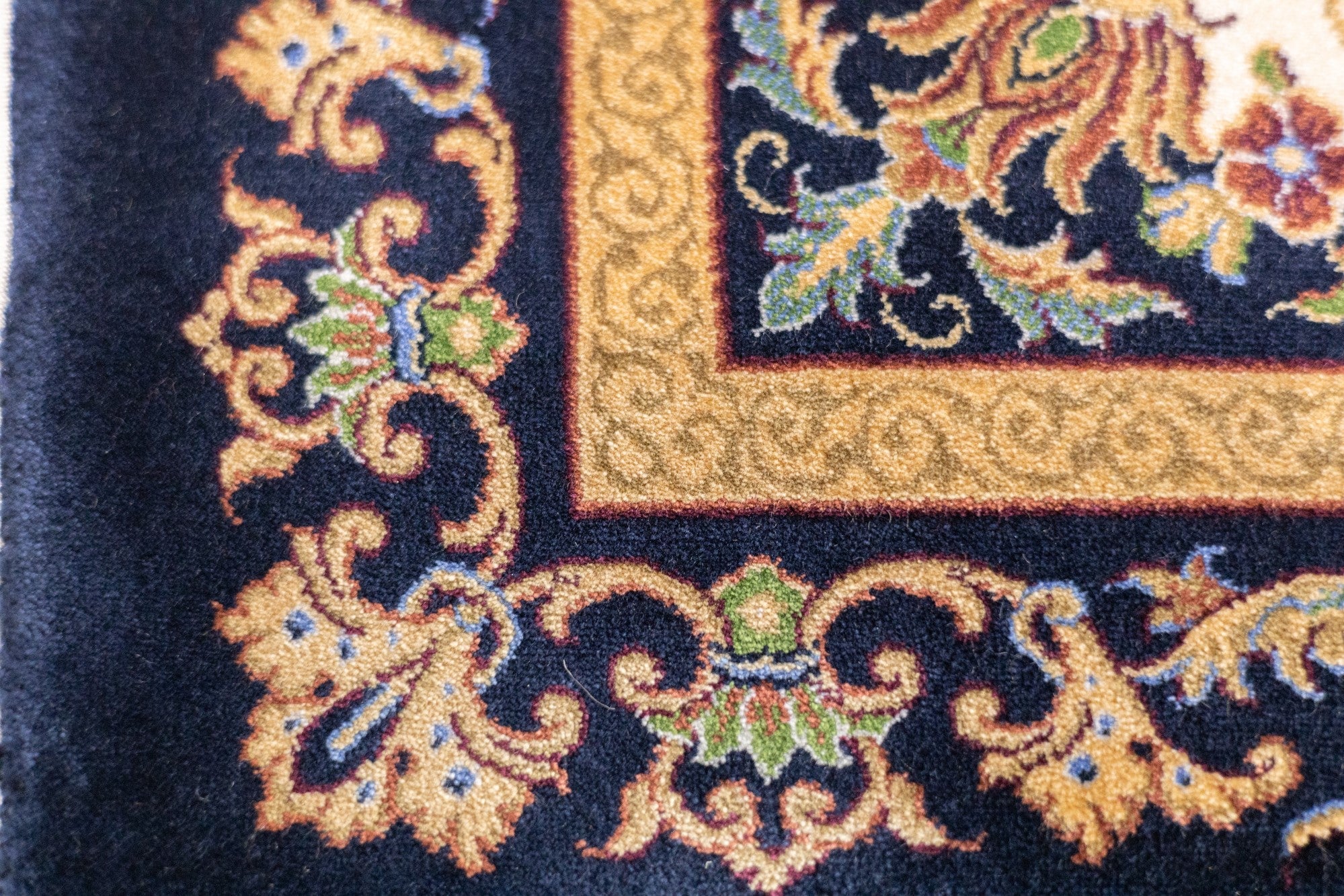 Design Rug 6'4" x 9'7"