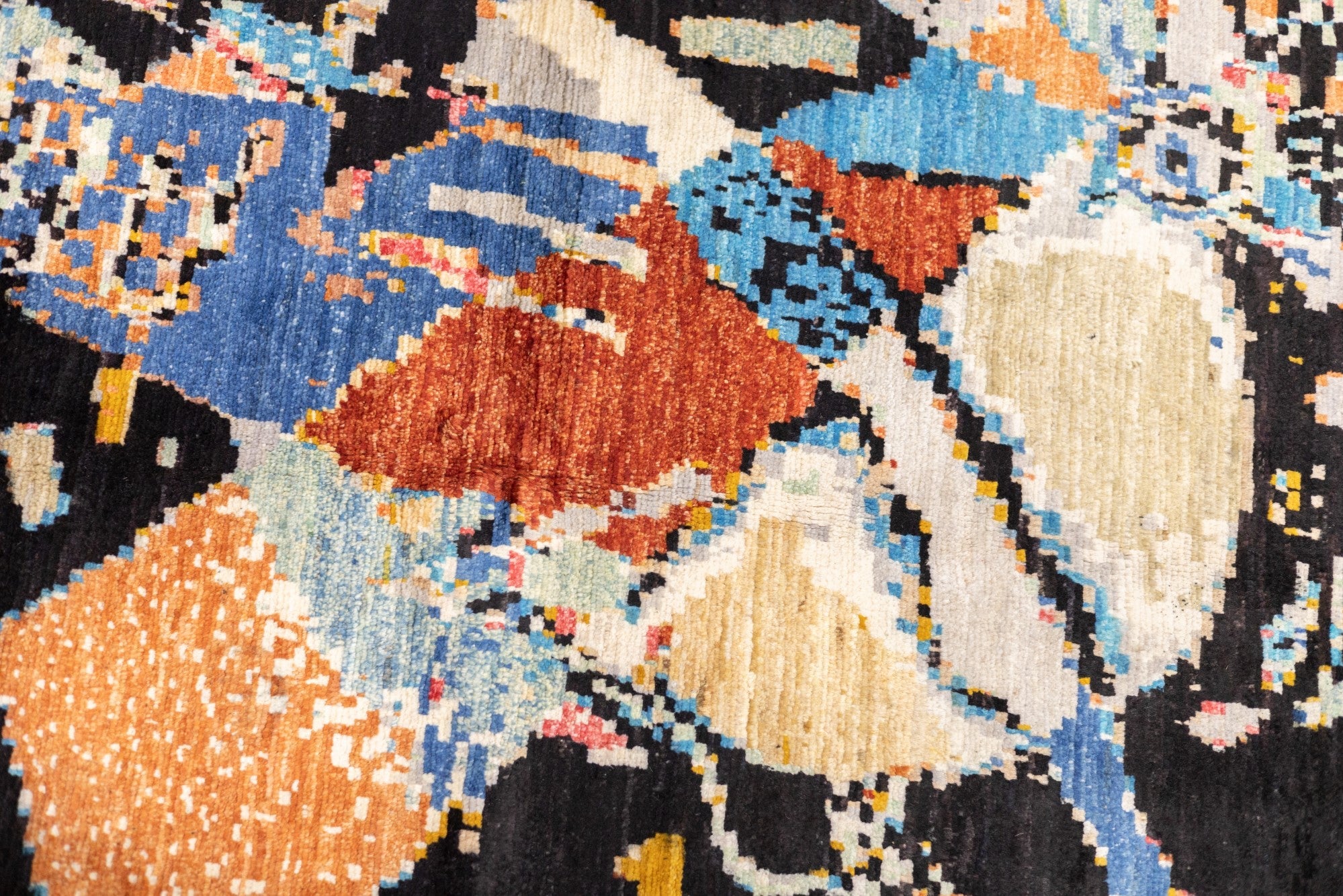 Fine Contemporary Rug 4'0" x 5'10"