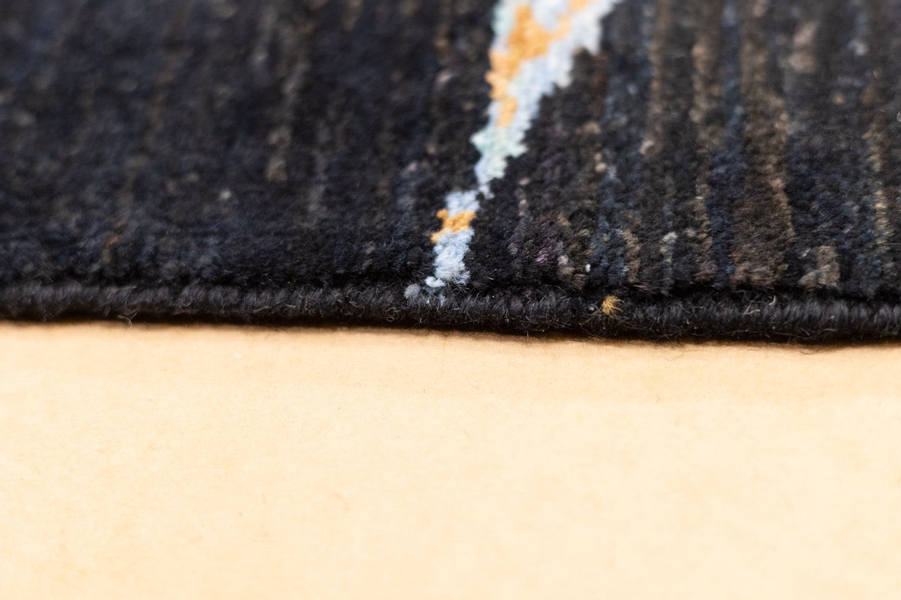 Fine Contemporary Wool Rug 5'6" x 7' 7''