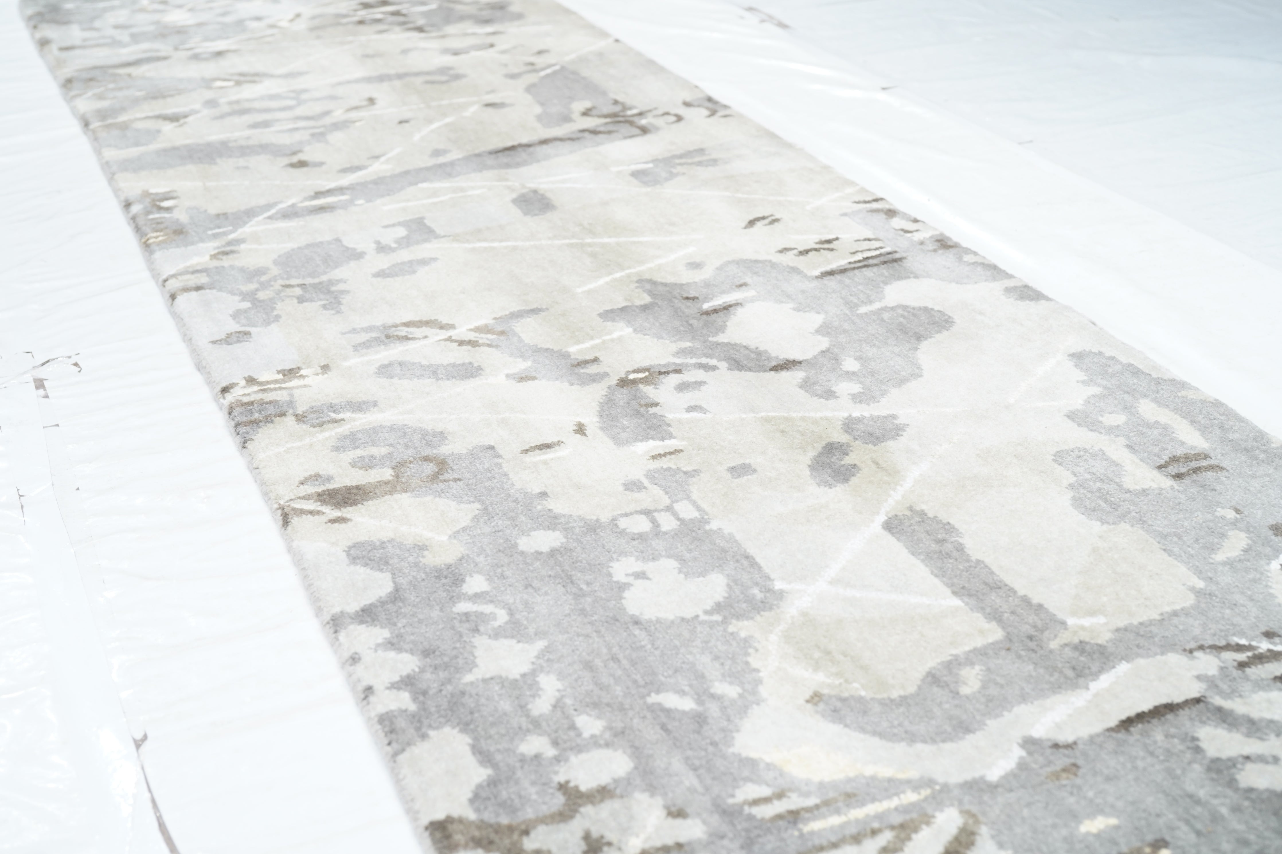 Abstract Design Runner 2'6'' x 10'1''