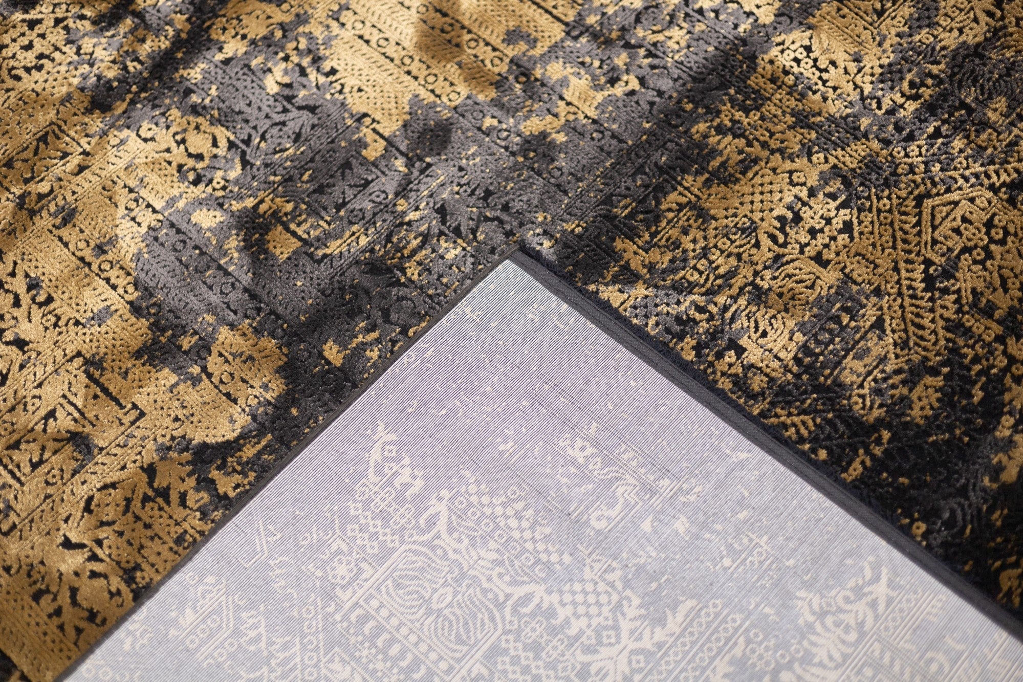Modern Design Rug 5'1" x 7'7''