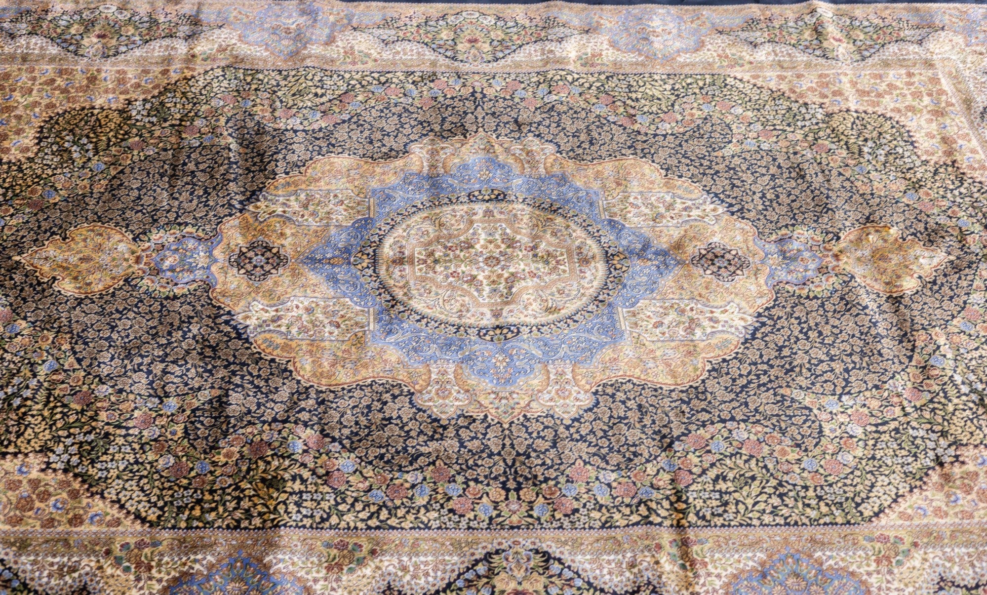 Design Rug 5'1" x 7'7''