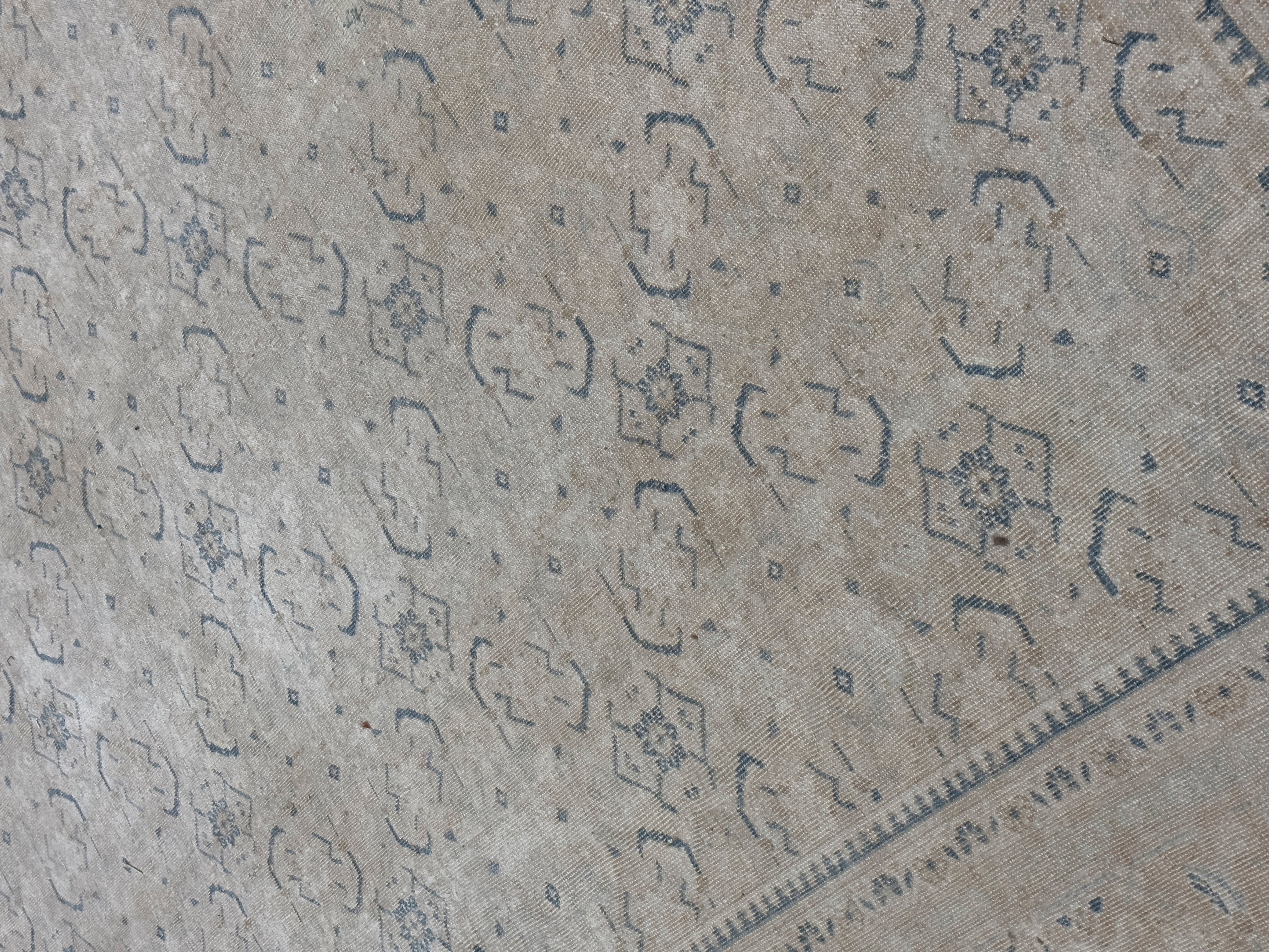 Fine Antique  Tabriz Rug 9'10" x 13' 4''