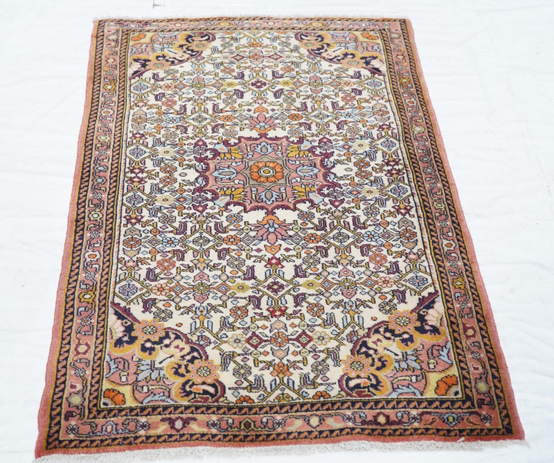 Vintage Sarouk Rug 2'7'' x 4'5''