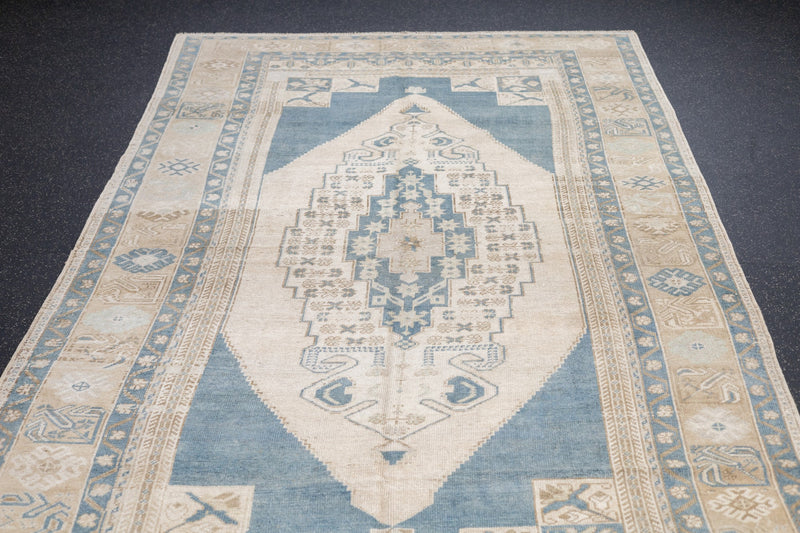 Oushak Rug 5'5'' x 9'7''